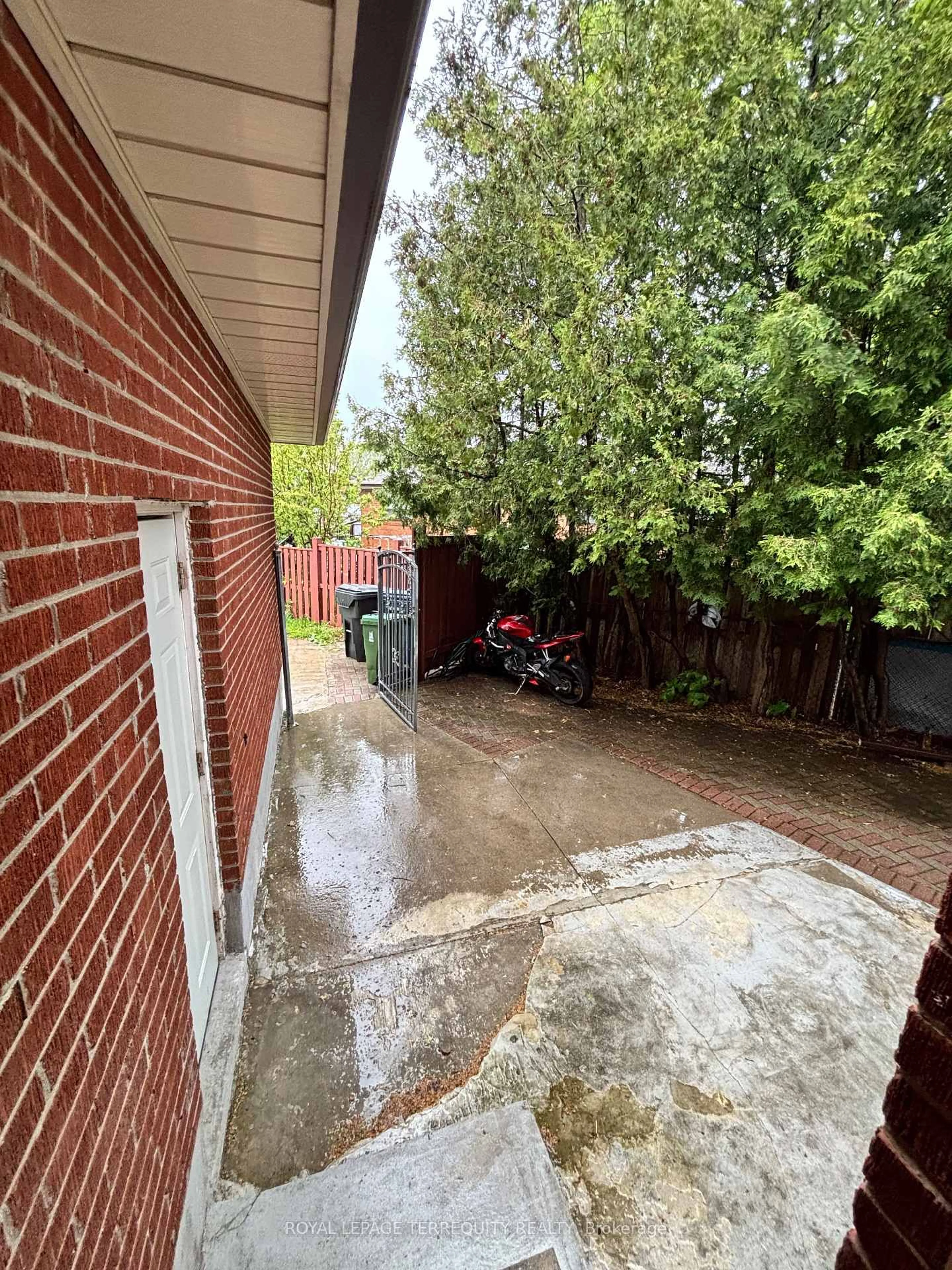 Patio, street for 28 Keegan Cres, Toronto Ontario M3J 1G2