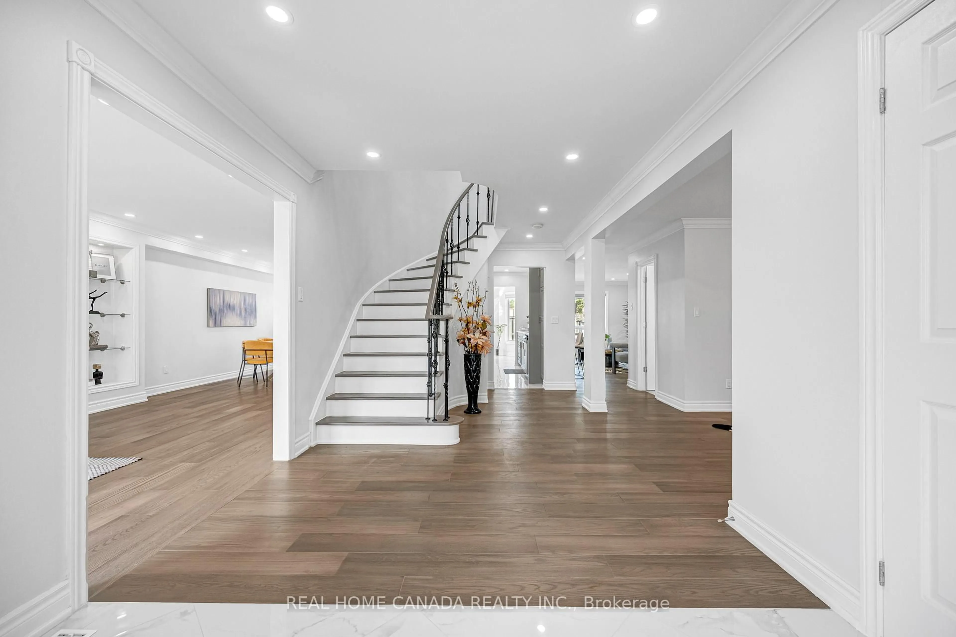 Indoor entryway for 5315 Huntingfield Dr, Mississauga Ontario L5R 2G2