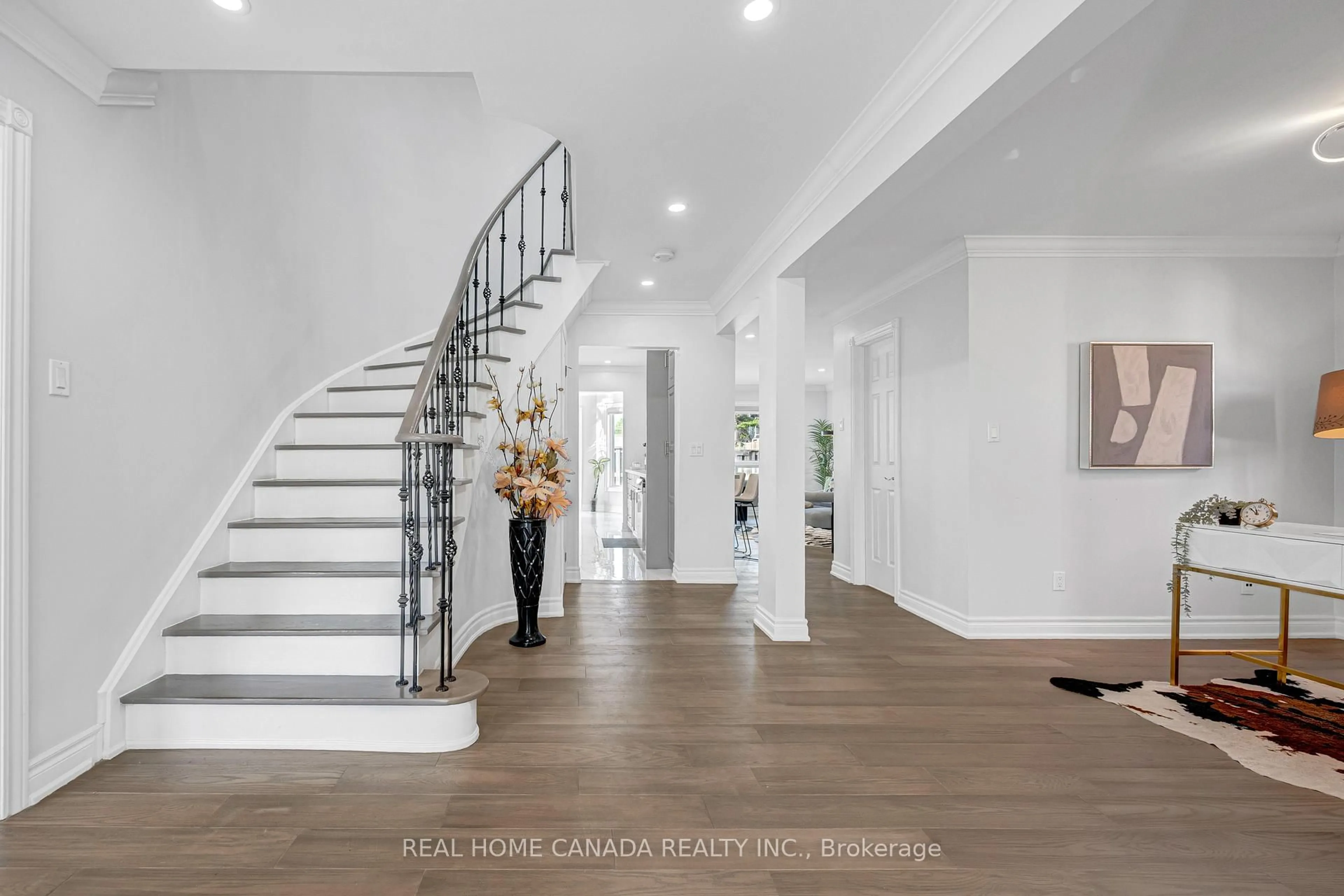 Indoor entryway for 5315 Huntingfield Dr, Mississauga Ontario L5R 2G2