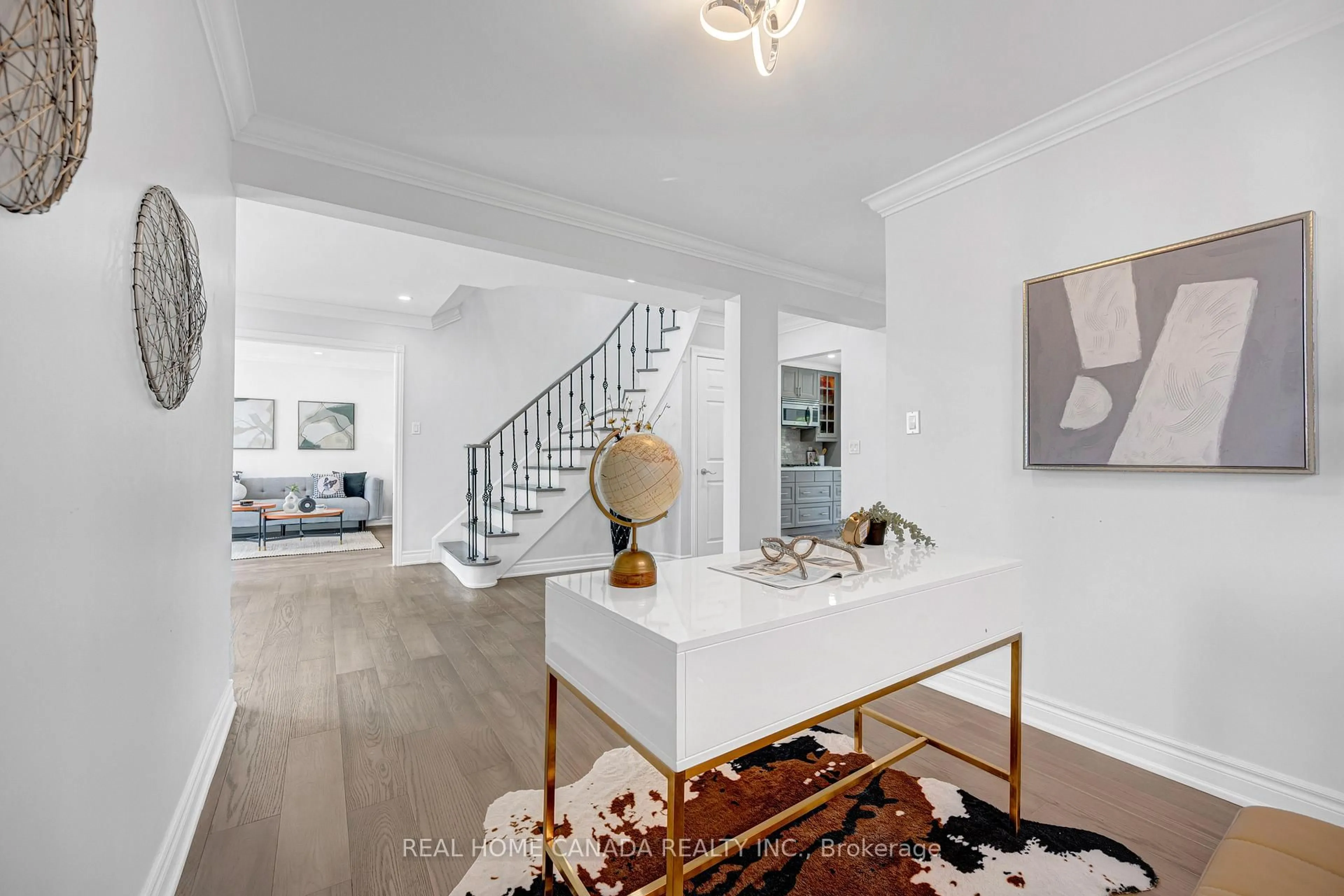 Indoor entryway for 5315 Huntingfield Dr, Mississauga Ontario L5R 2G2