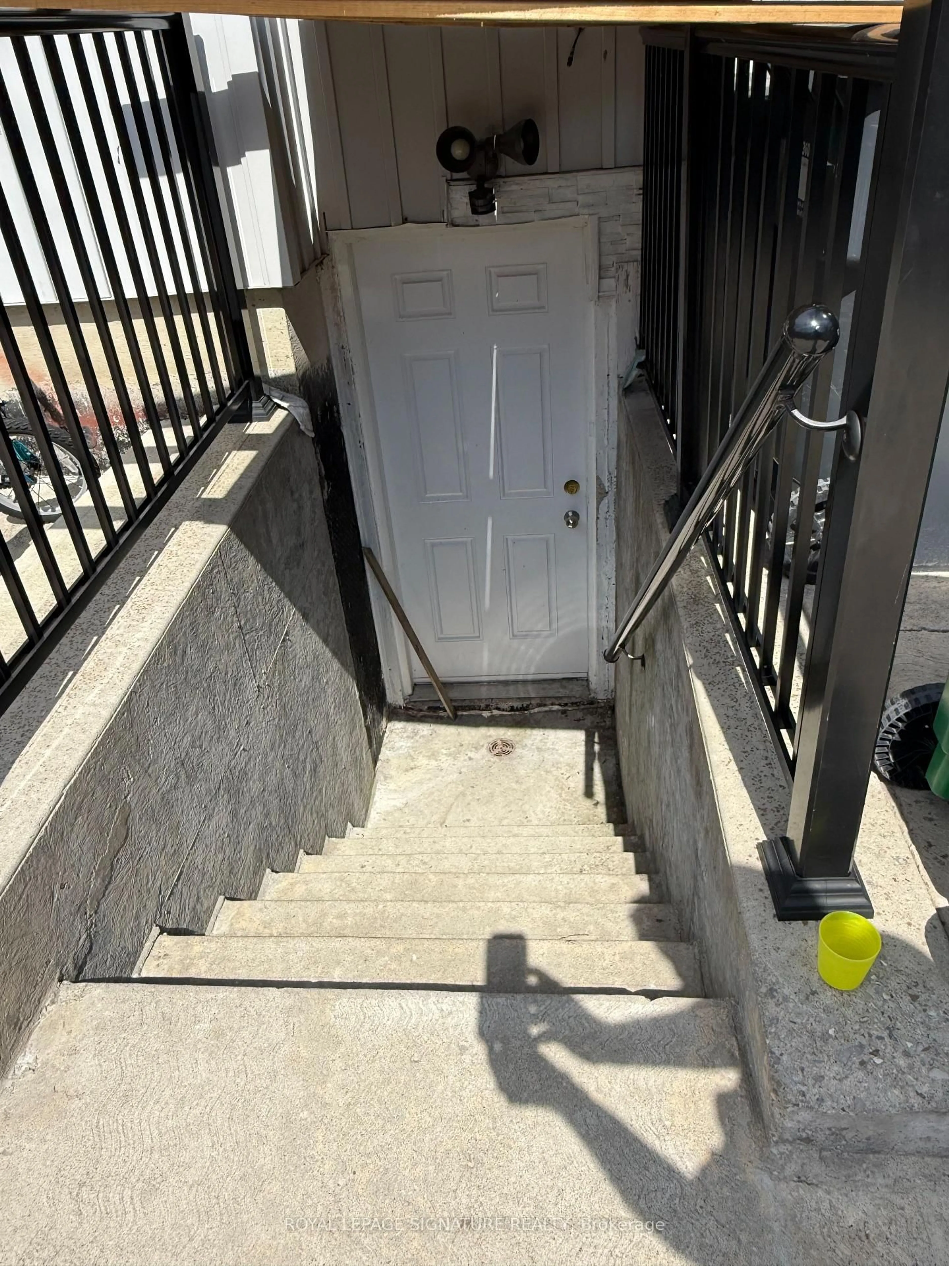 Stairs for 814 Golden Farmer Way, Mississauga Ontario L5W 1A7