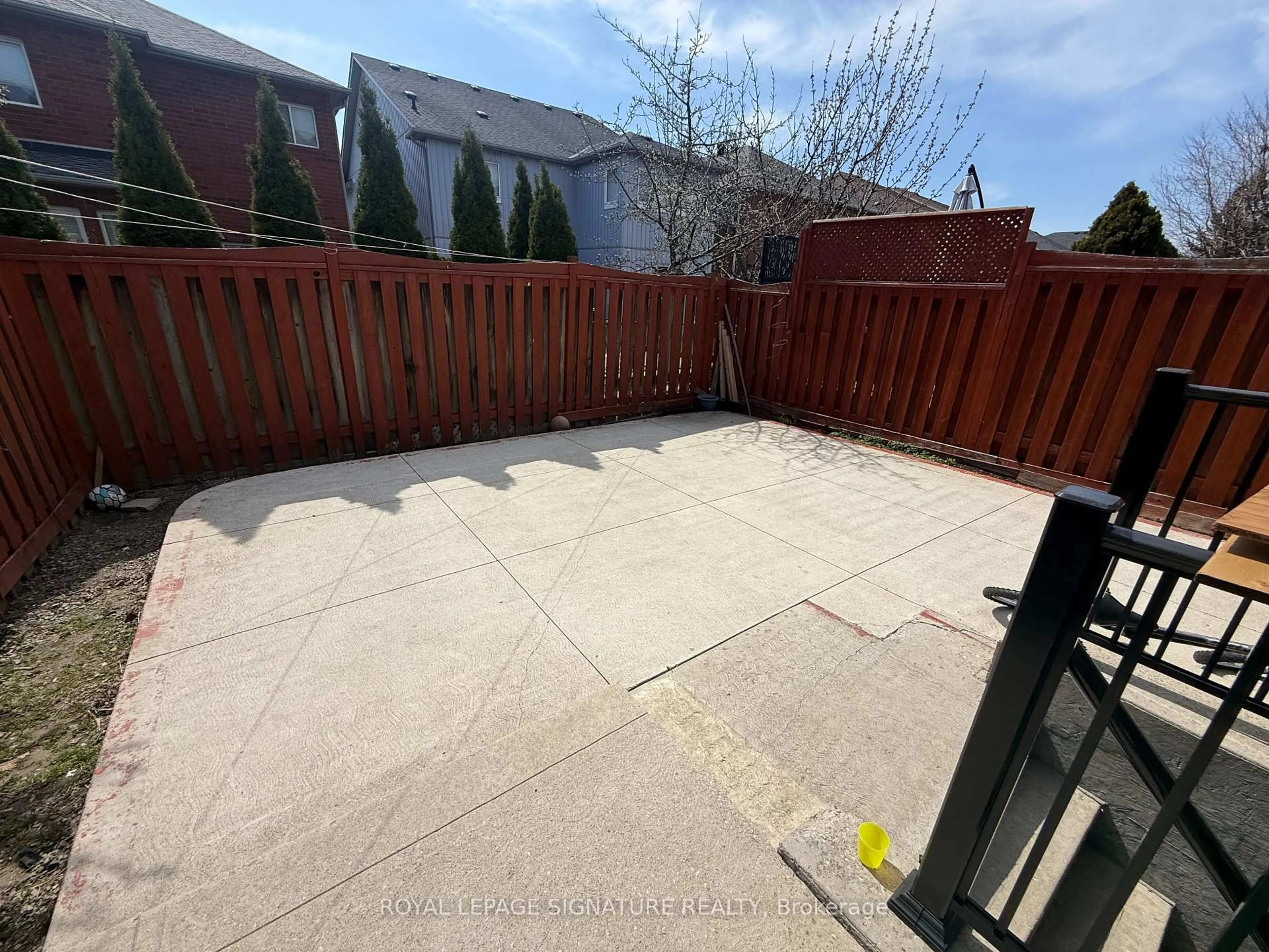 Patio, street for 814 Golden Farmer Way, Mississauga Ontario L5W 1A7