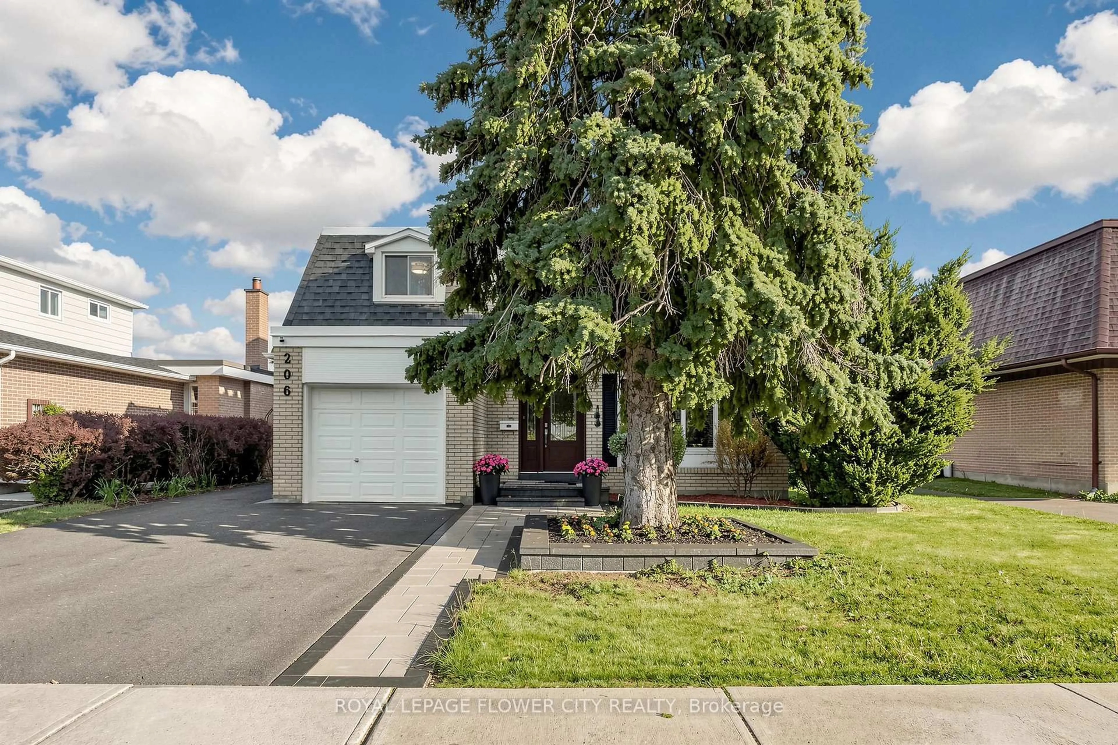 Home with vinyl exterior material, street for 206 Mcmurchy Ave, Brampton Ontario L6Y 1Z3