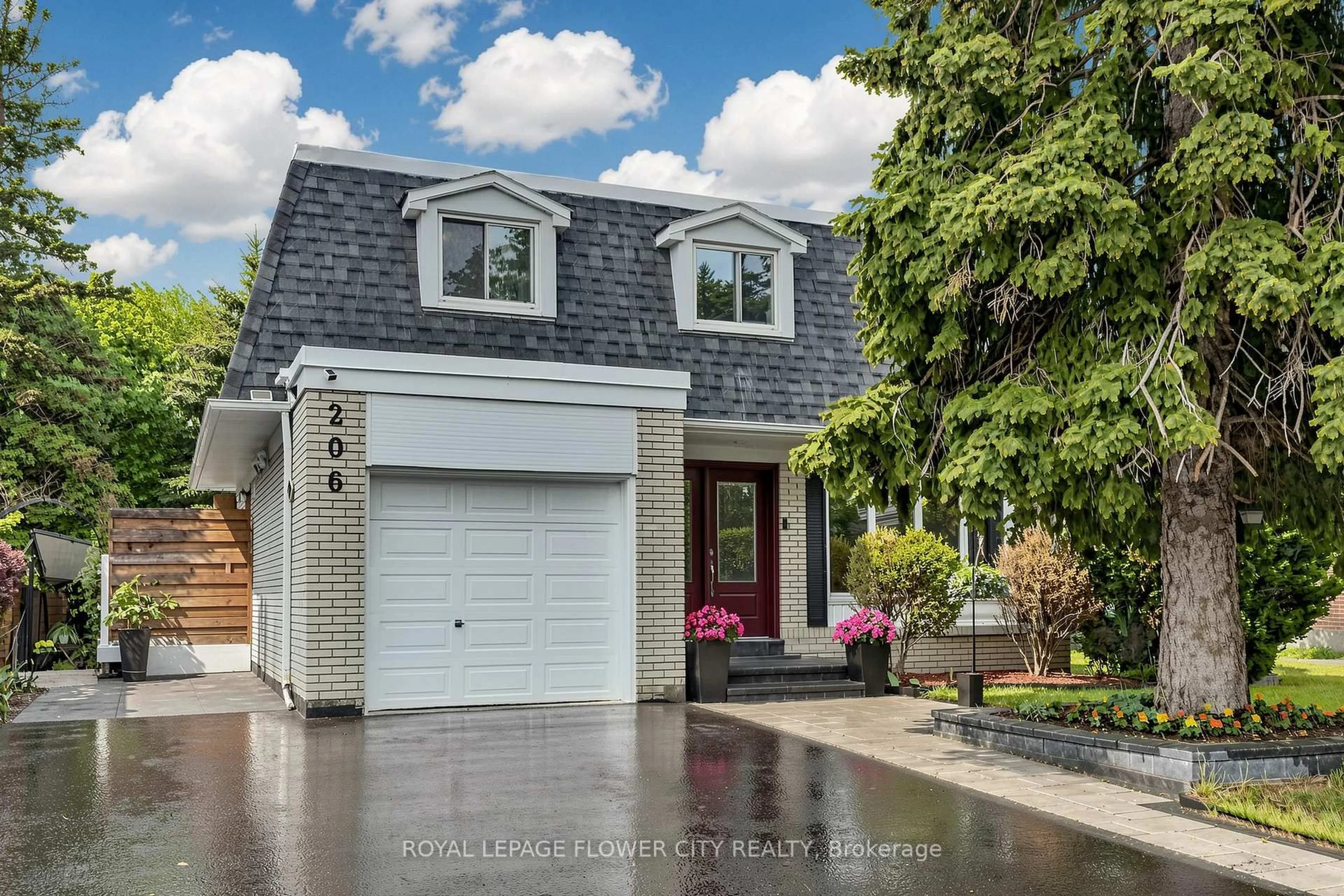 Home with vinyl exterior material, street for 206 Mcmurchy Ave, Brampton Ontario L6Y 1Z3