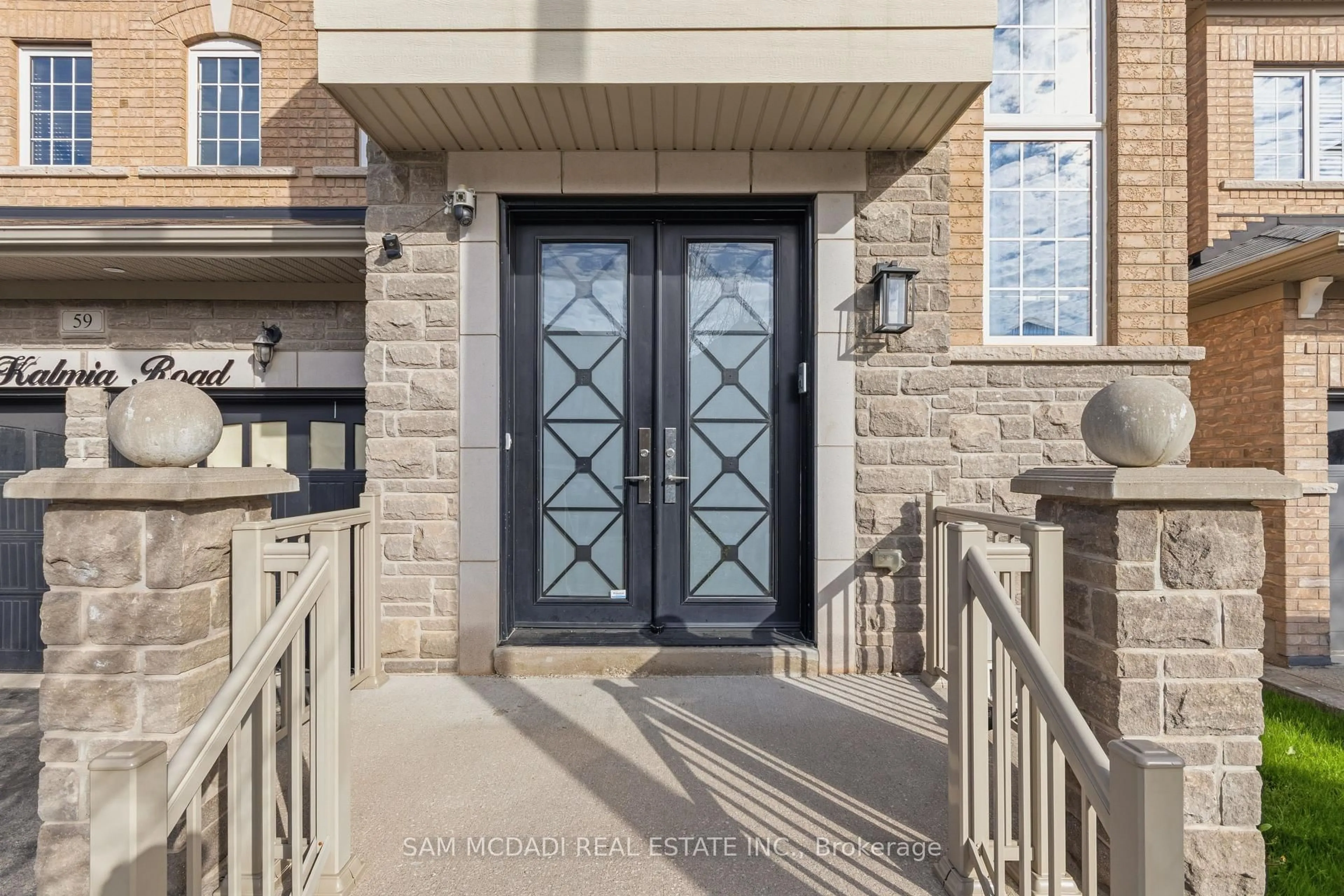 Indoor entryway for 59 Kalmia Rd, Brampton Ontario L6X 0E4