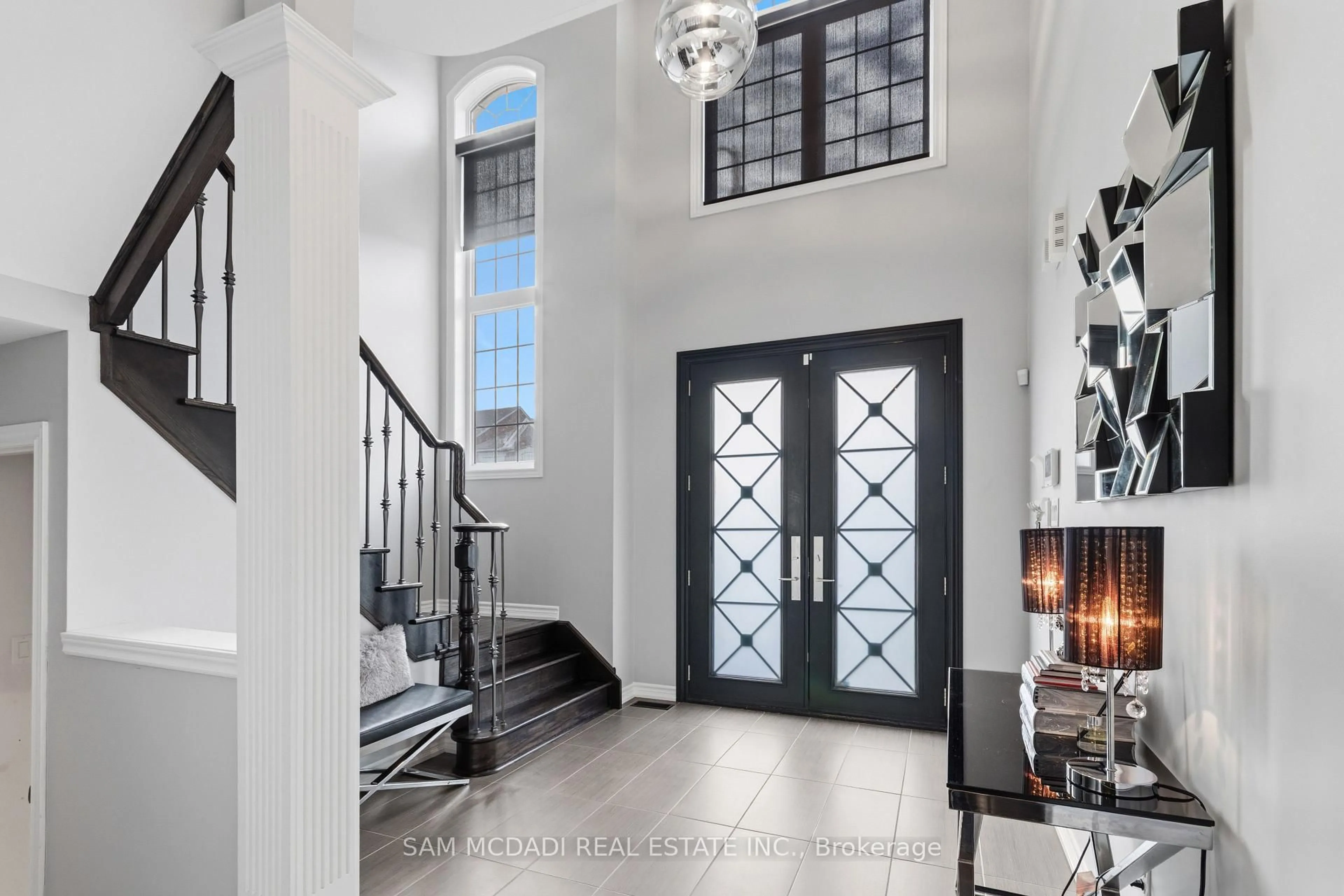 Indoor entryway for 59 Kalmia Rd, Brampton Ontario L6X 0E4