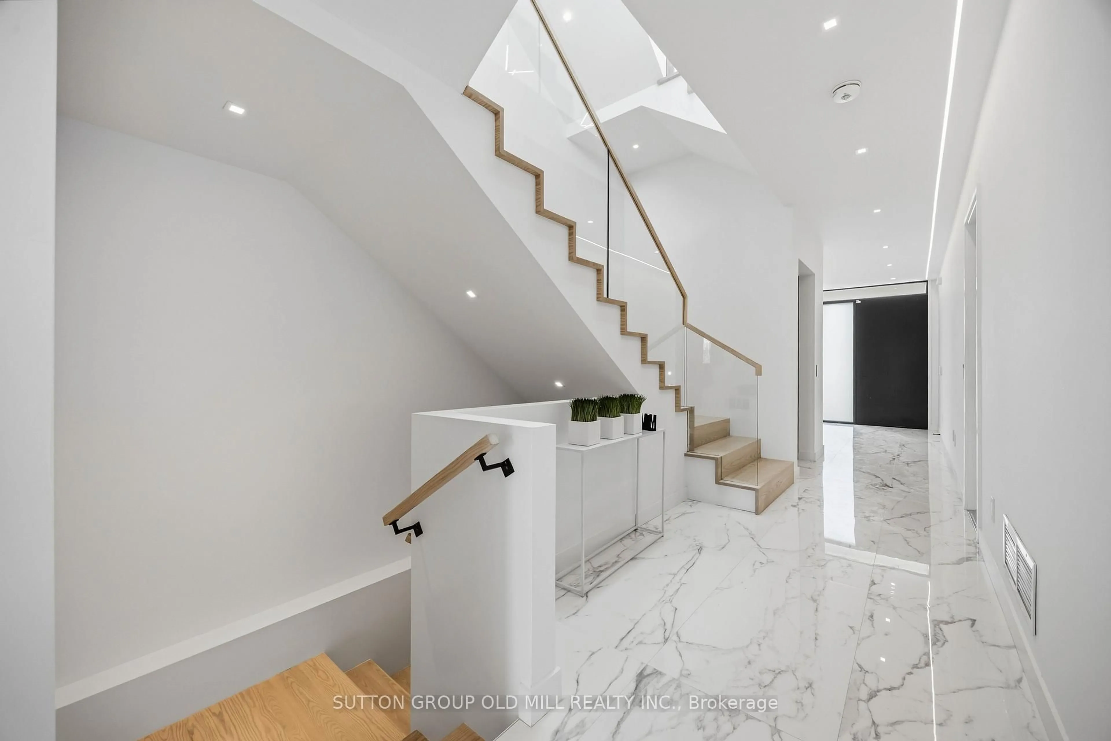 Stairs for 89 Regal Rd, Toronto Ontario M6H 2J6