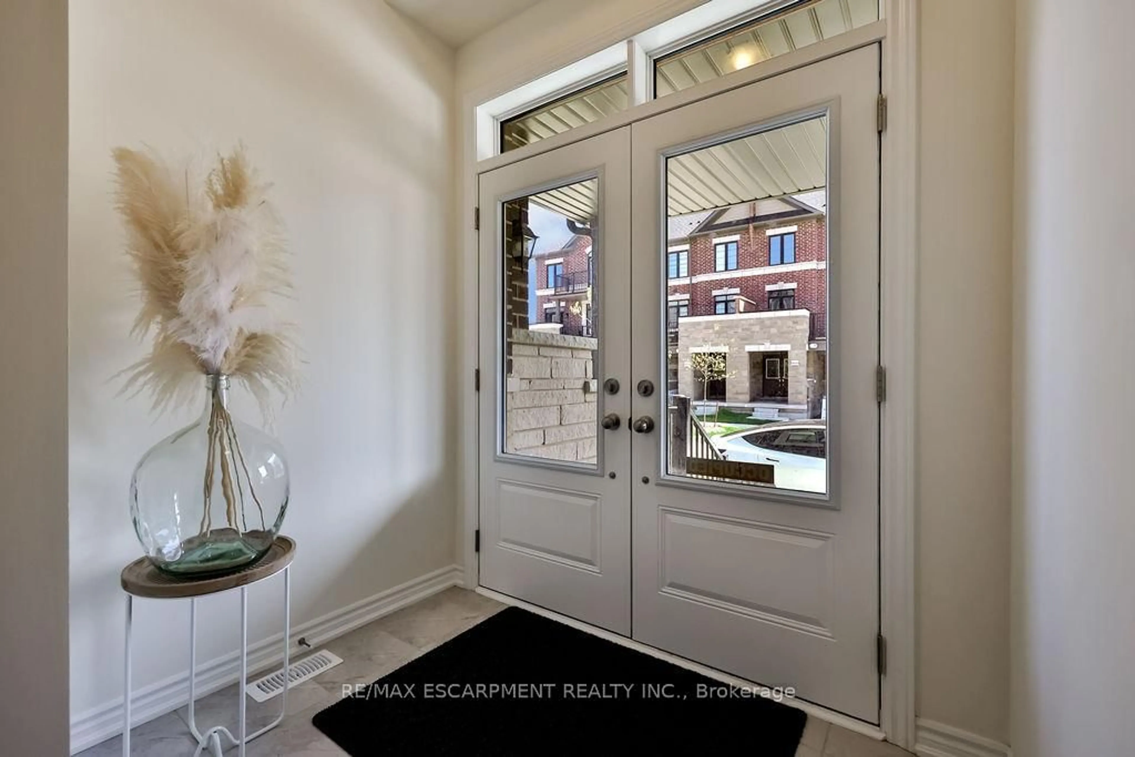 Indoor entryway for 52 Bonnington Dr, Brampton Ontario L7A 5M1