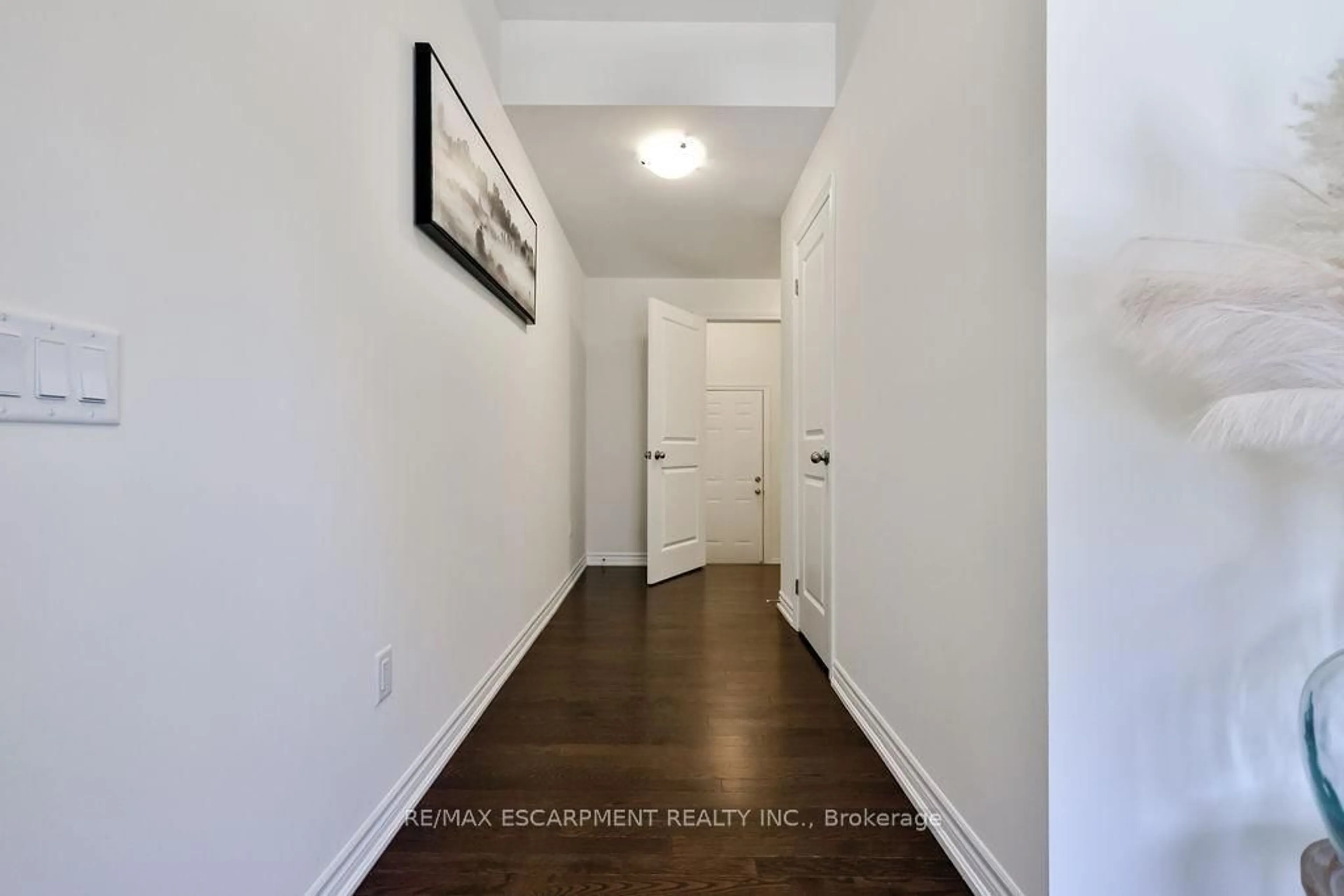 Indoor entryway for 52 Bonnington Dr, Brampton Ontario L7A 5M1