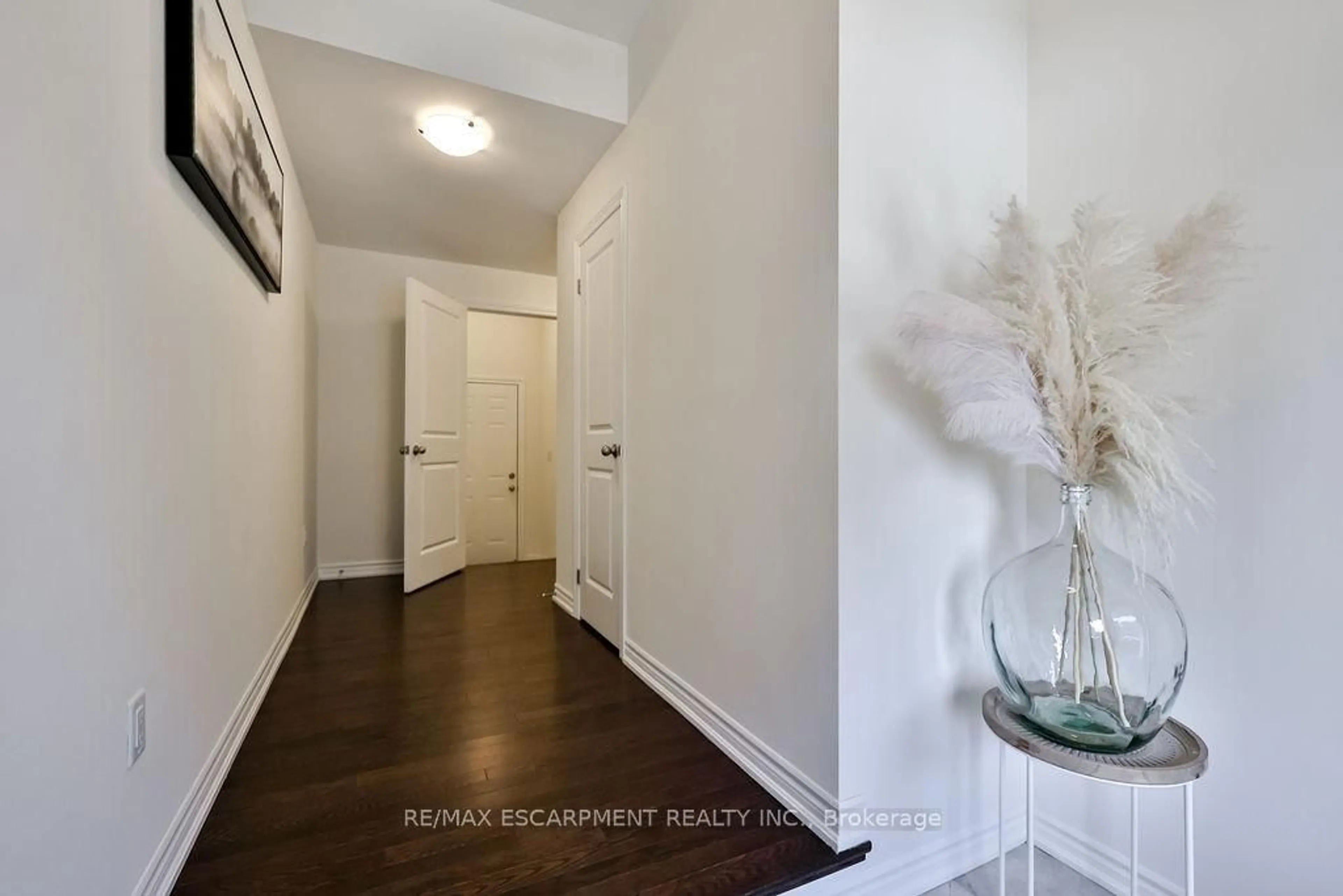 Indoor entryway for 52 Bonnington Dr, Brampton Ontario L7A 5M1
