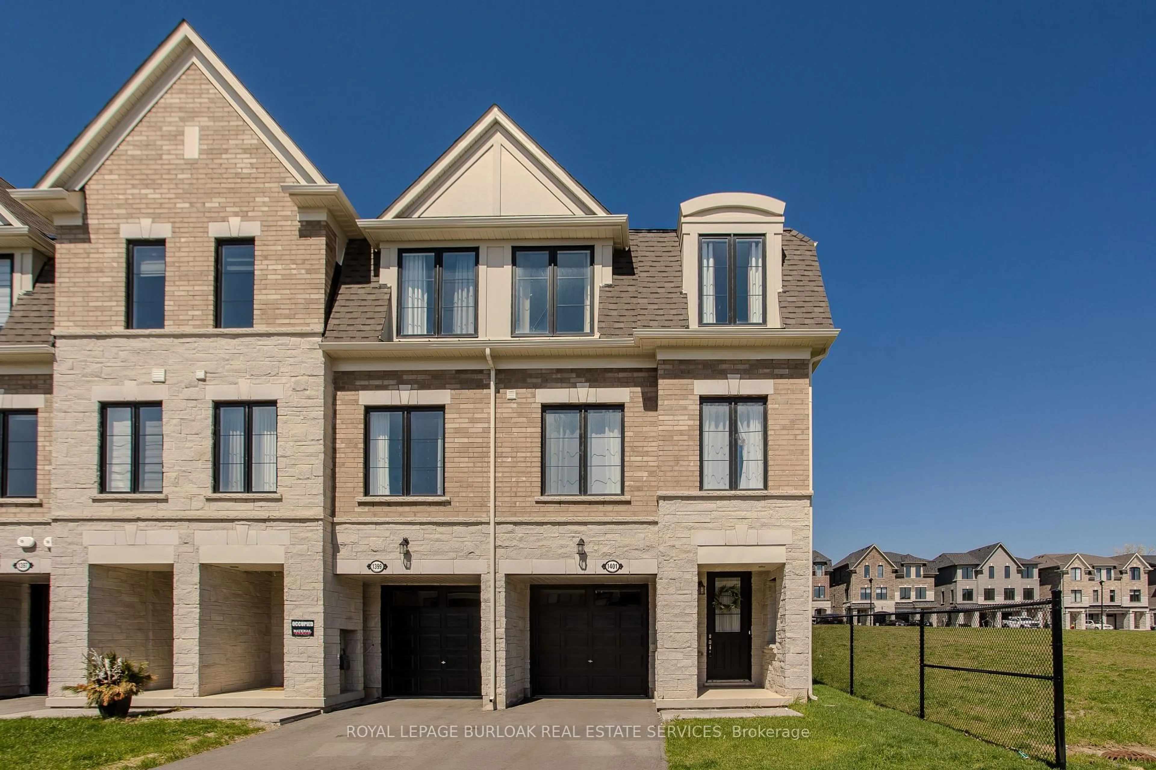 Home with brick exterior material, street for 1401 Almonte Dr, Burlington Ontario L7P 0V8