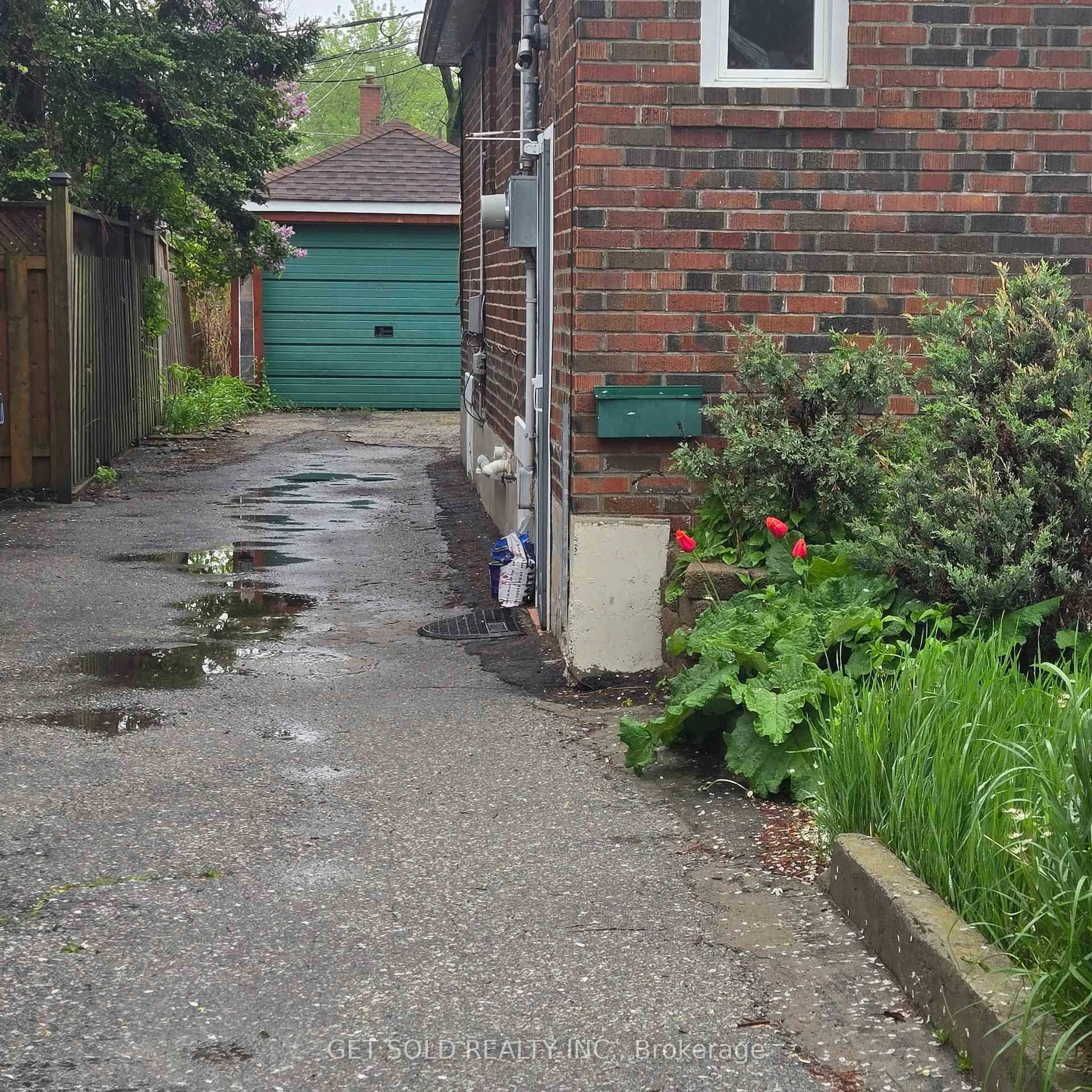 A pic from outside/outdoor area/front of a property/back of a property/a pic from drone, street for 54 Sixteenth St, Toronto Ontario M8V 3J8