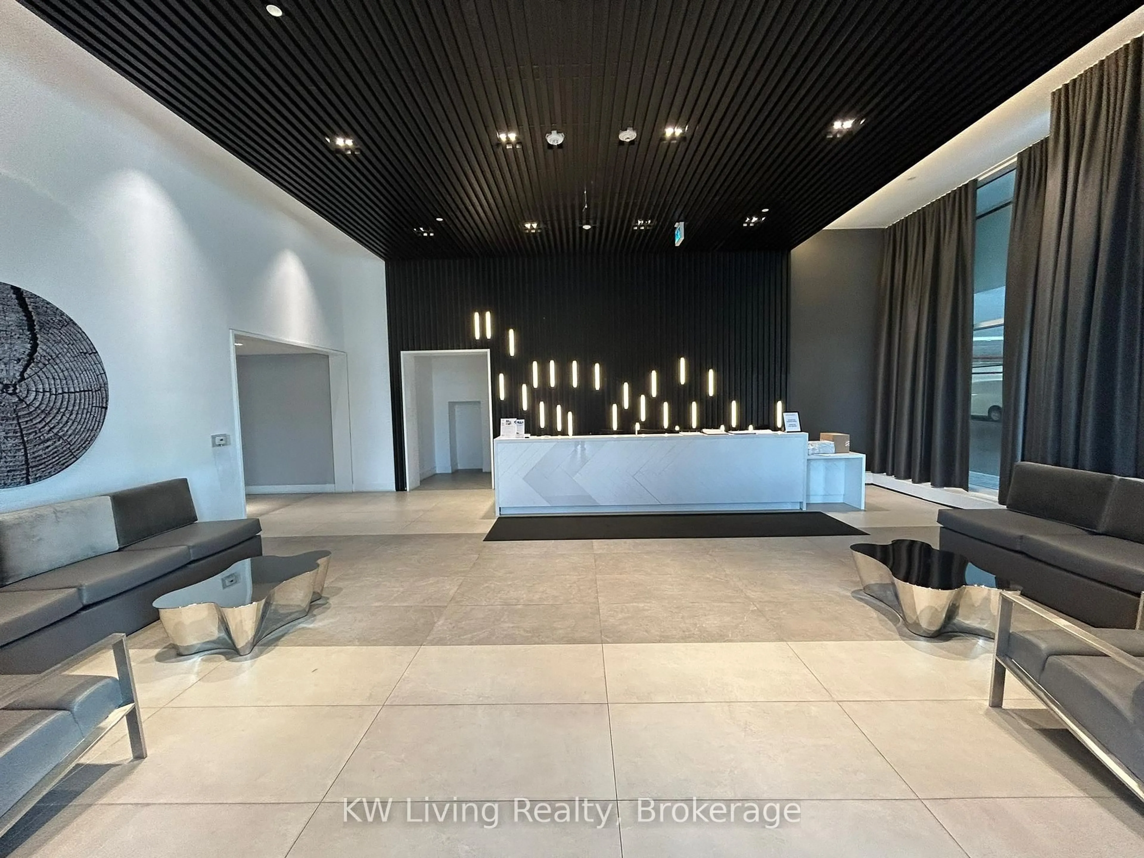 Indoor foyer for 2489 Taunton Rd #711, Oakville Ontario L6H 3R9