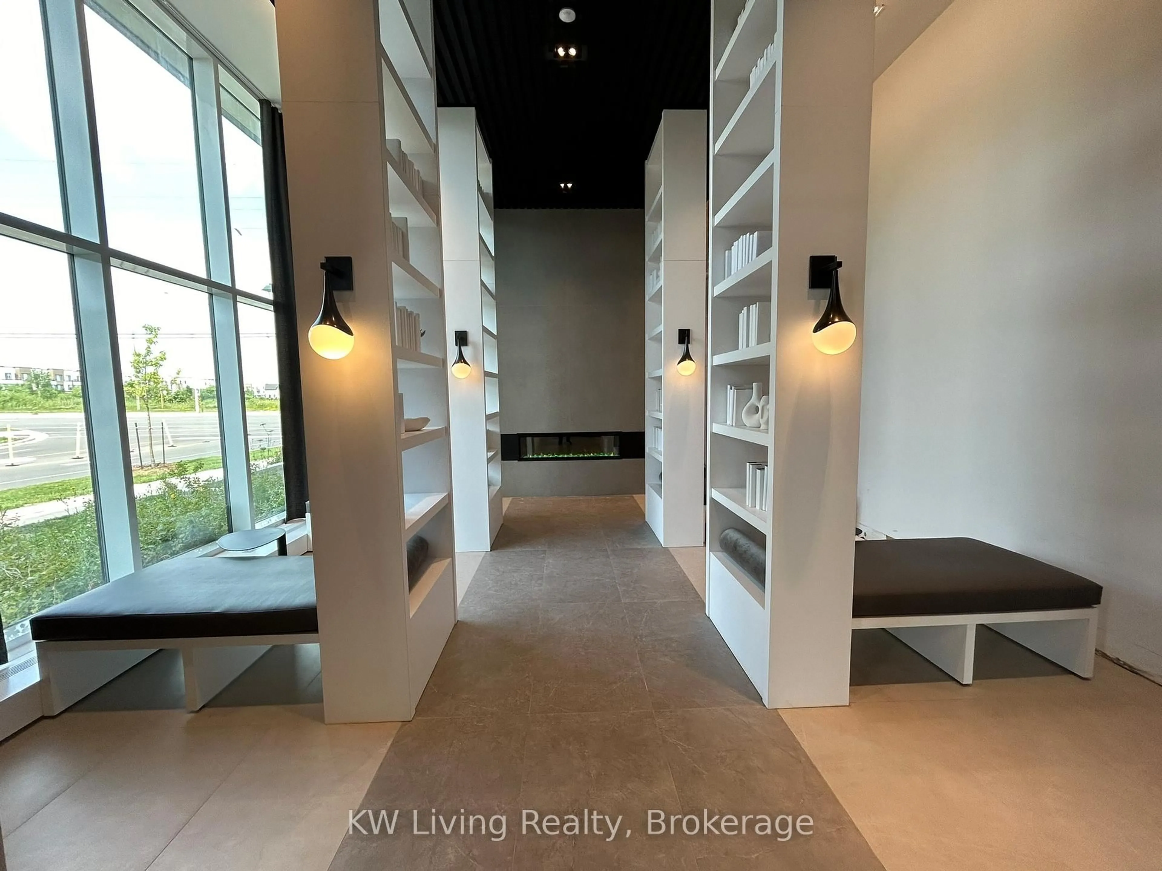 Indoor foyer for 2489 Taunton Rd #711, Oakville Ontario L6H 3R9