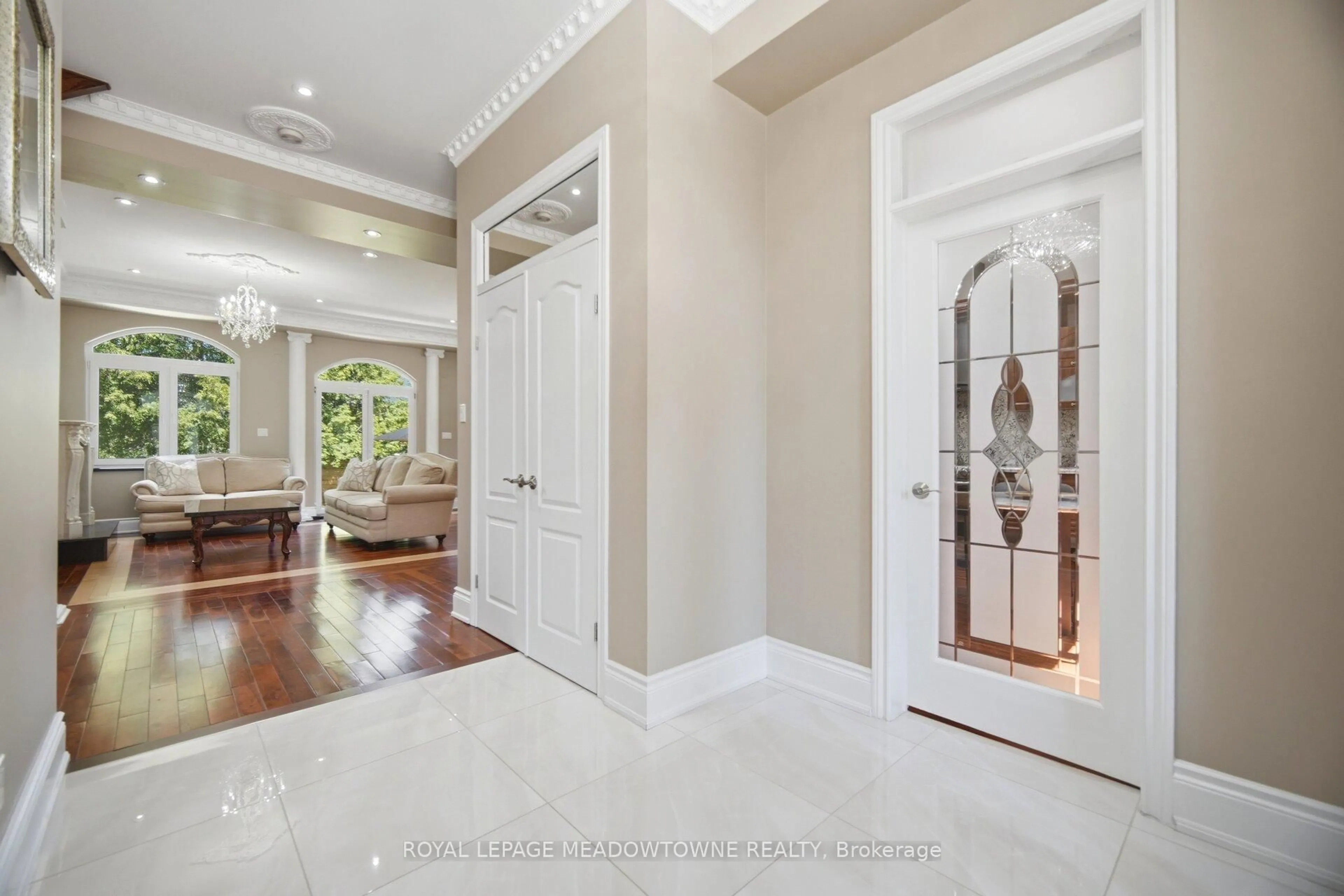 Indoor entryway for 2 The Keanegate St, Toronto Ontario M9B 2B4