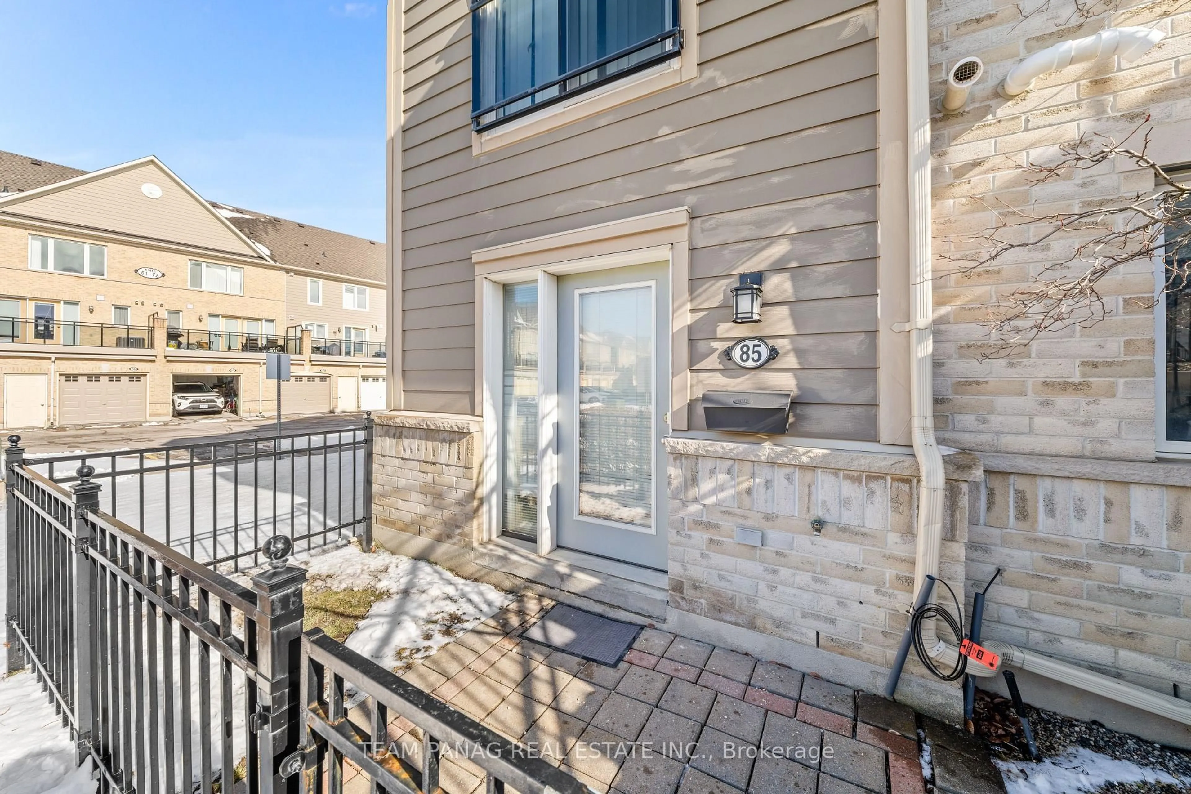 Patio, street for 60 Fairwood Circ #85, Brampton Ontario L6R 0Y6
