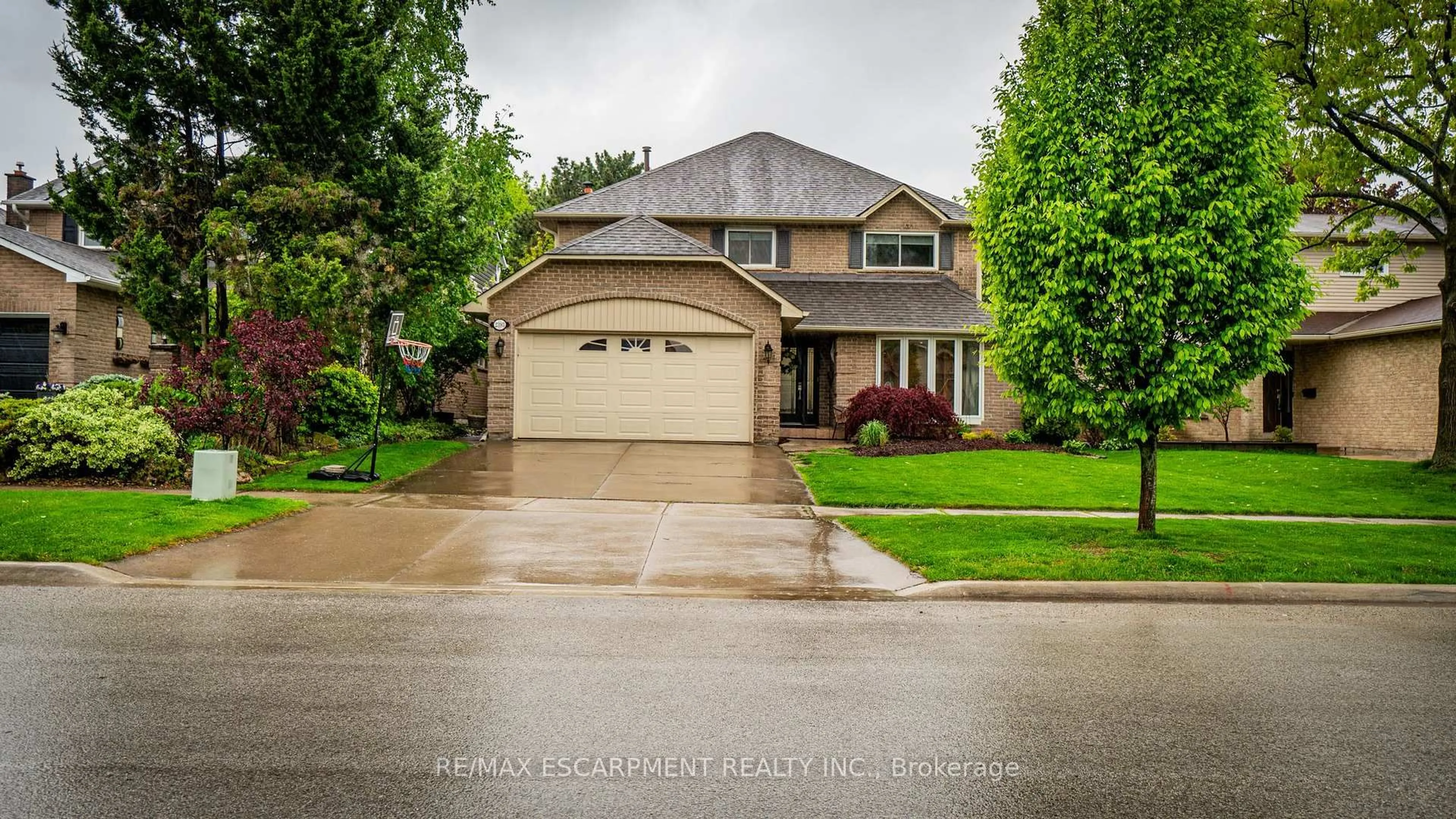 Home with brick exterior material, street for 2393 Arnold Cres, Burlington Ontario L7P 4J2