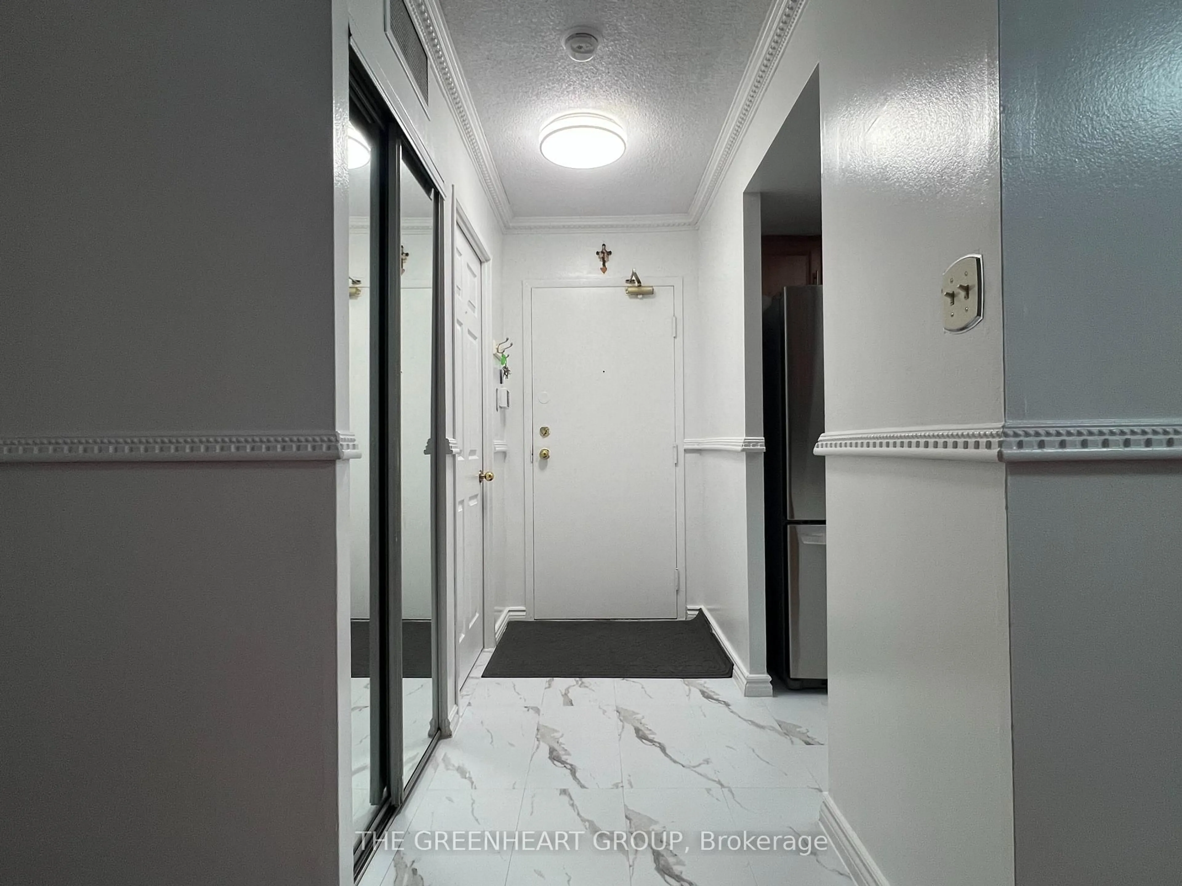 Indoor foyer for 285 Enfield Pl #510, Mississauga Ontario L5B 3Y6