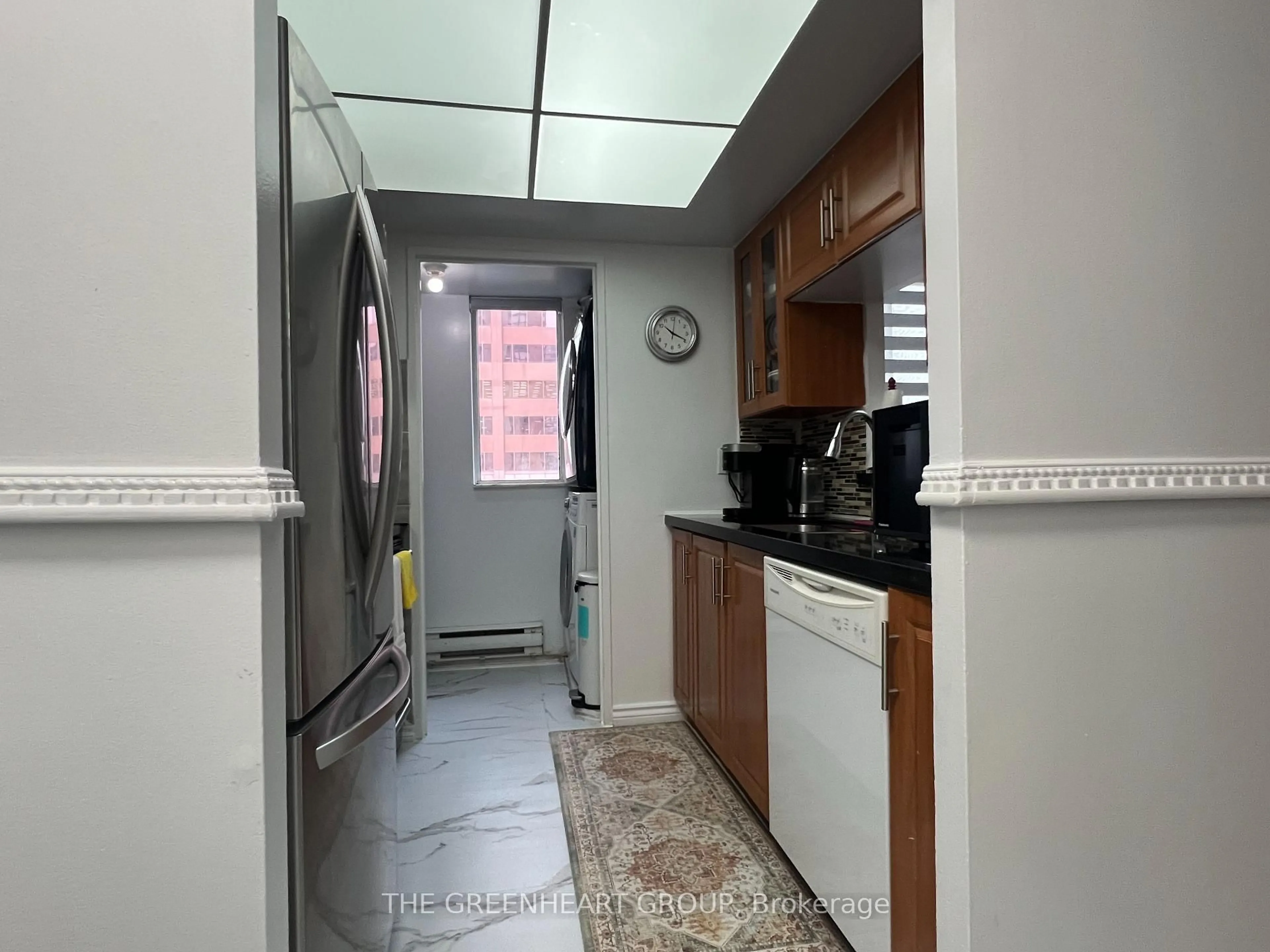 Standard kitchen, unknown for 285 Enfield Pl #510, Mississauga Ontario L5B 3Y6