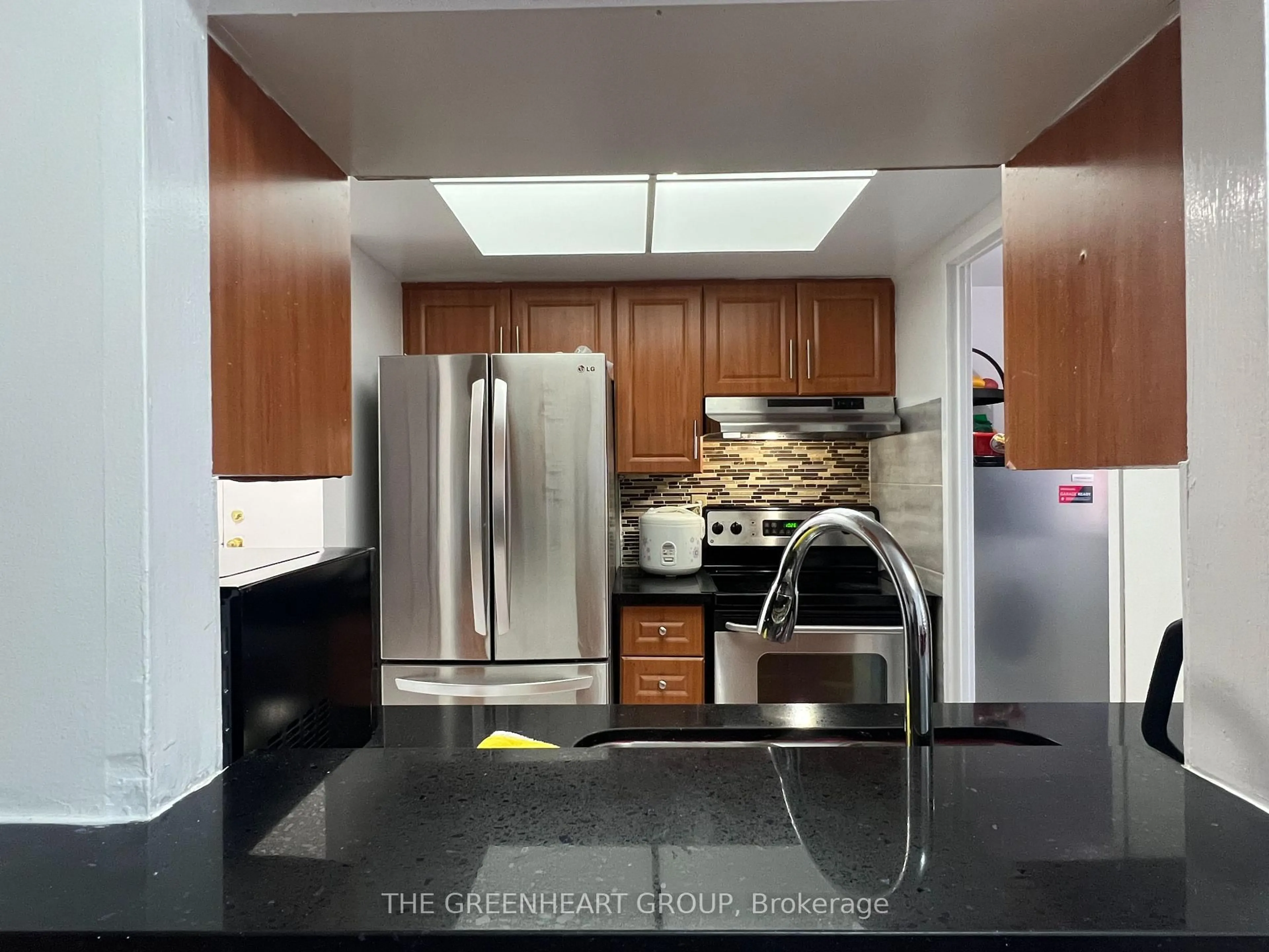 Standard kitchen, ceramic/tile floor for 285 Enfield Pl #510, Mississauga Ontario L5B 3Y6