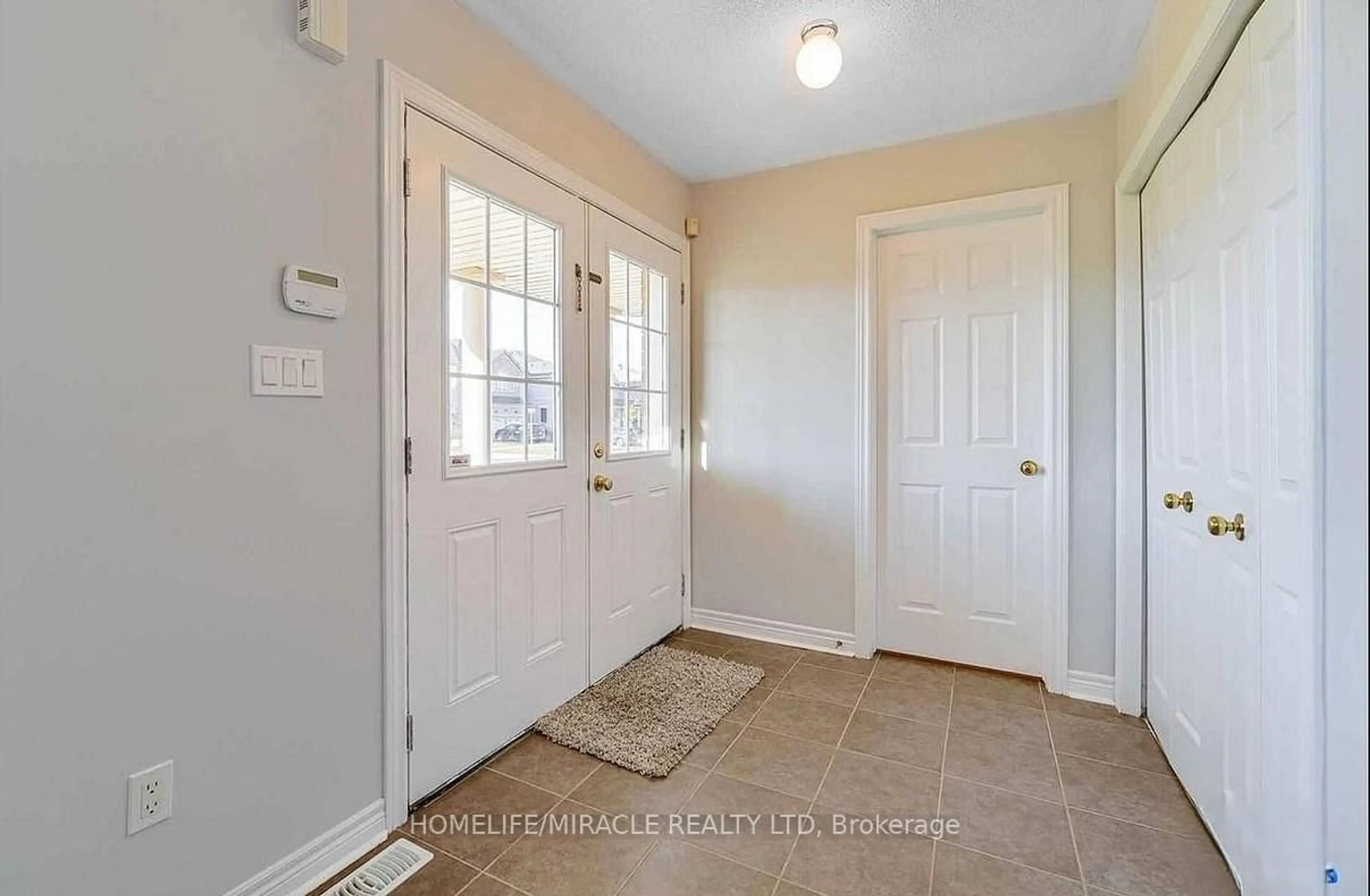Indoor entryway for 1439 Costigan Rd, Milton Ontario L9T 0Y7