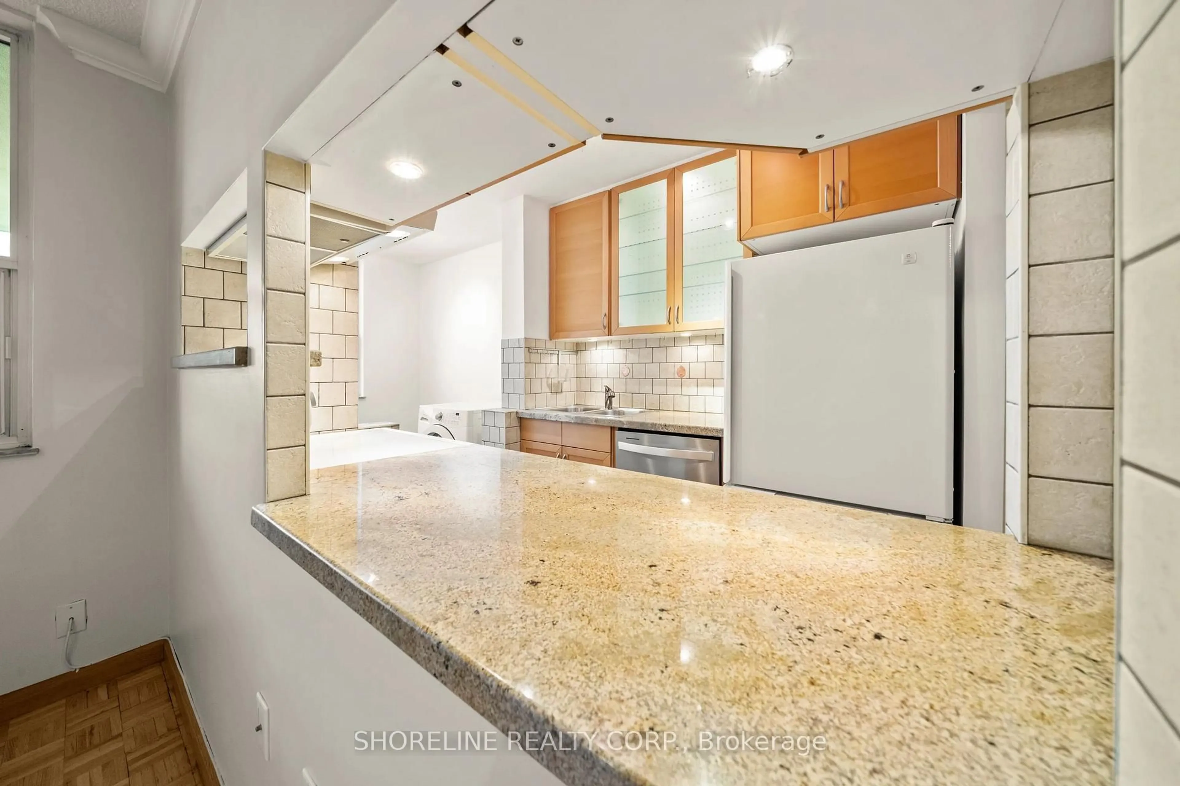Unknown for 966 Inverhouse Dr #1506, Mississauga Ontario L5J 4B6