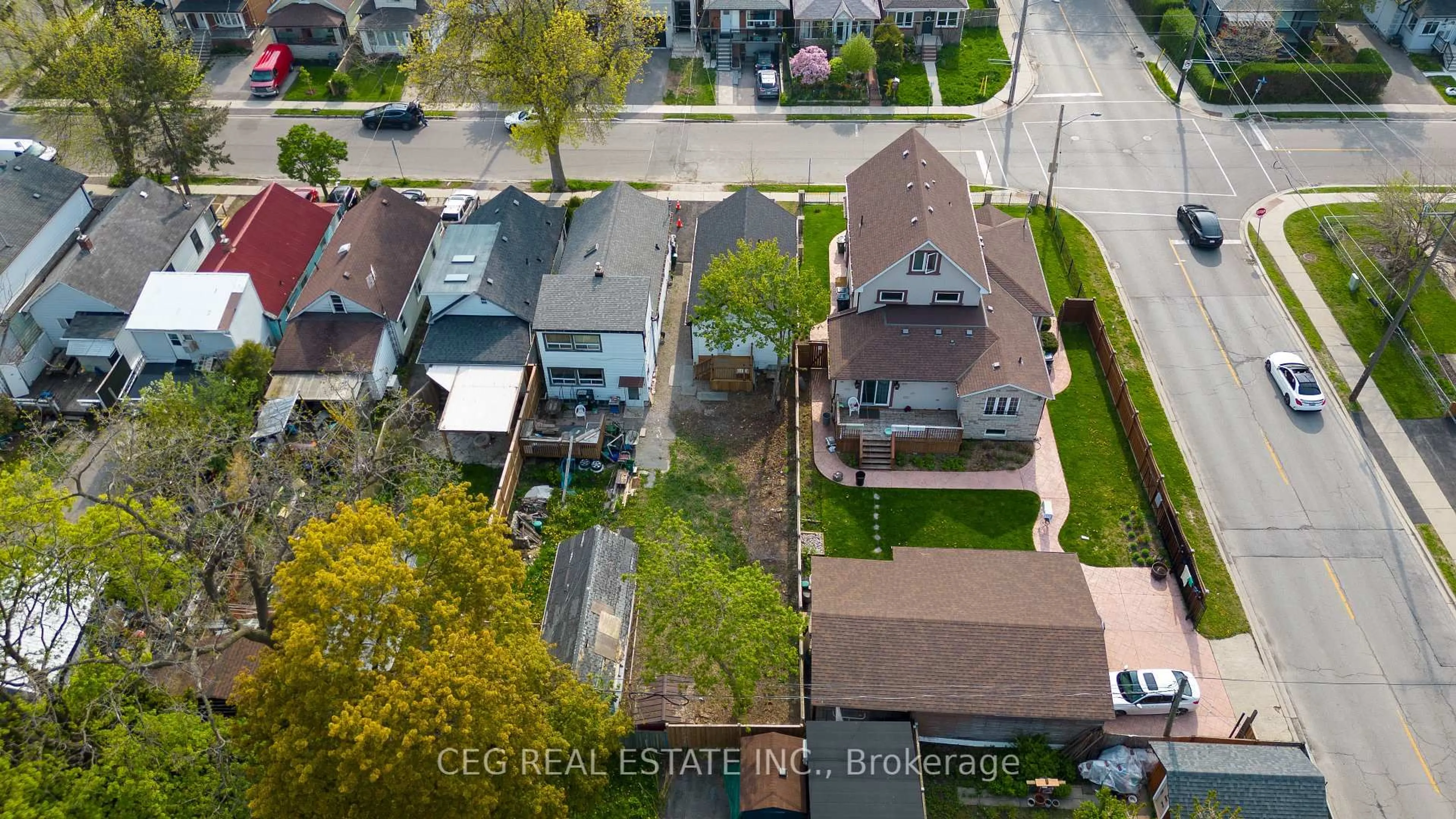 A pic from outside/outdoor area/front of a property/back of a property/a pic from drone, street for 53 Twenty Fourth St, Toronto Ontario M8V 3N3