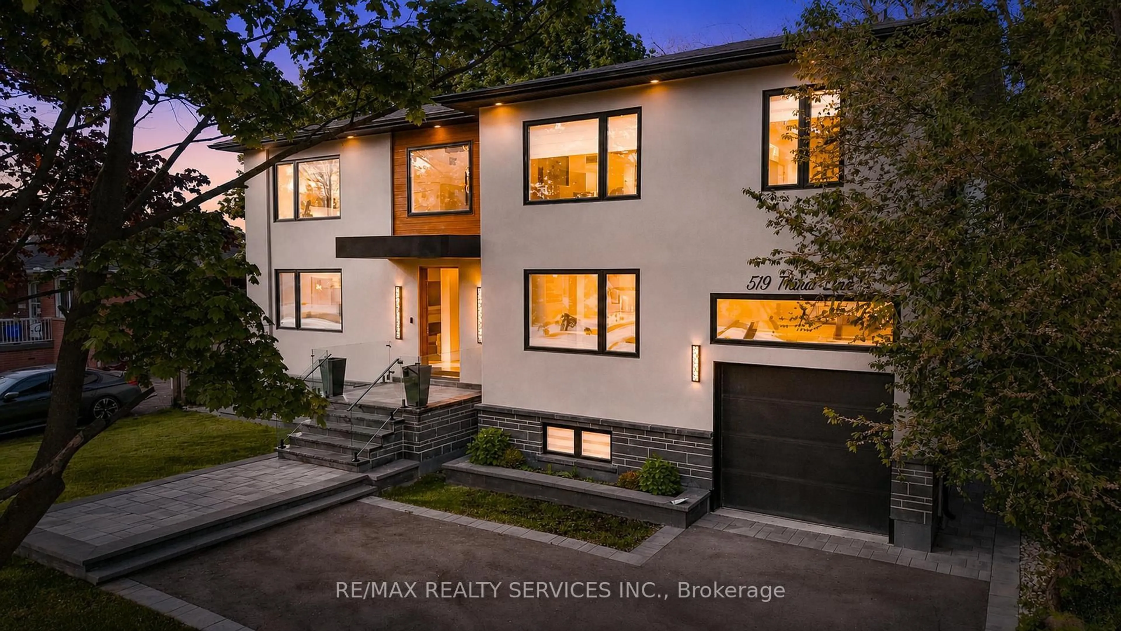 Home with brick exterior material, building for 519 Third Line, Oakville Ontario L6L 4A8
