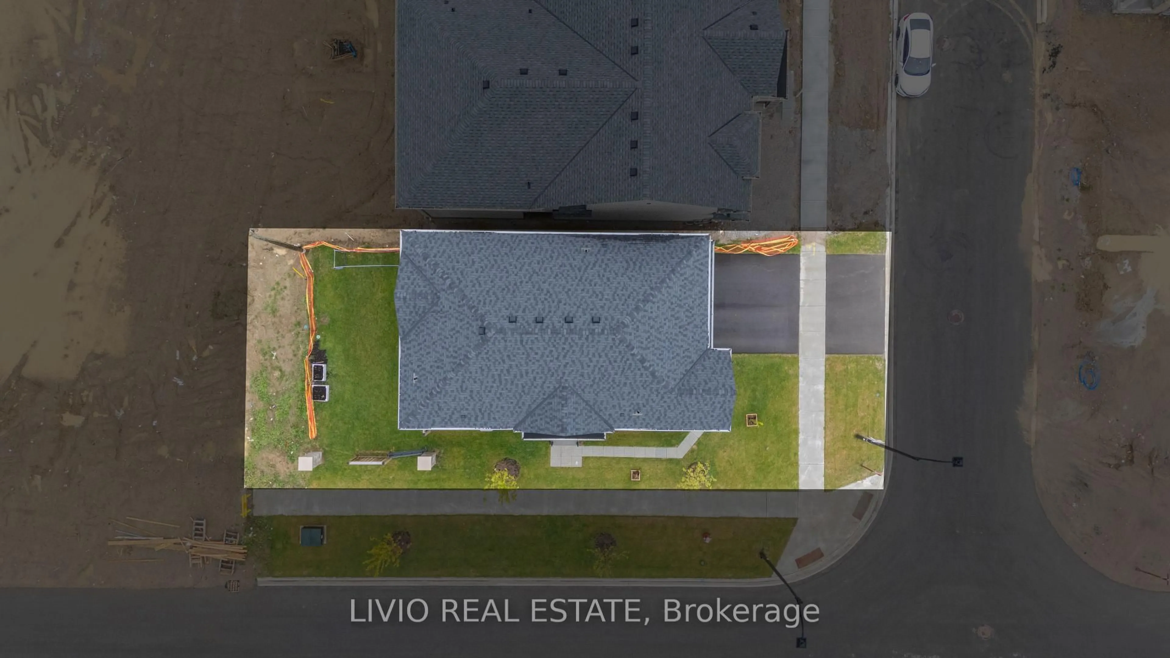 A pic from outside/outdoor area/front of a property/back of a property/a pic from drone, building for 8 Housefinch Ave, Brampton Ontario L6Z 0K6