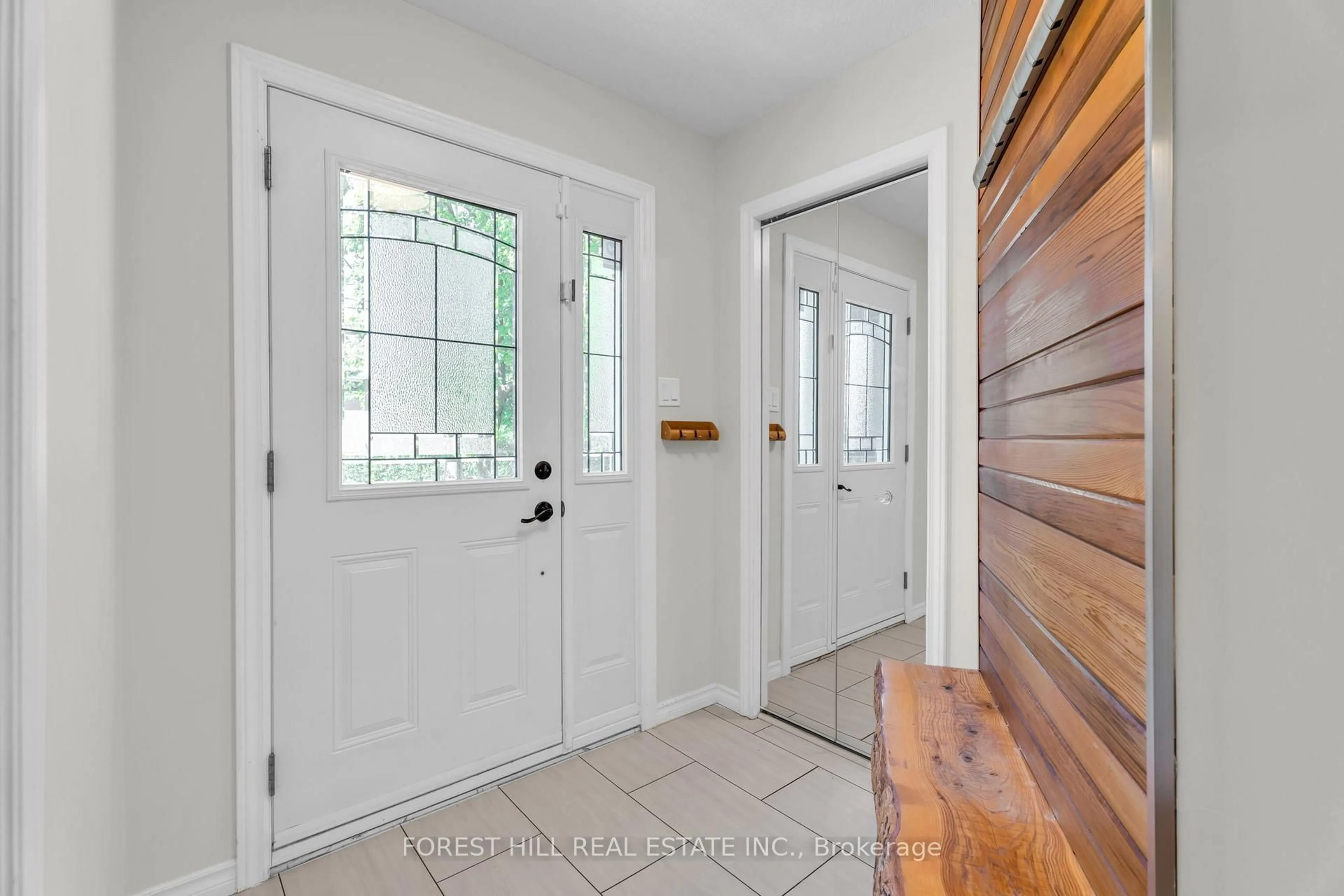 Indoor entryway for 52 Mcmurchy Ave, Brampton Ontario L6Y 1Y4