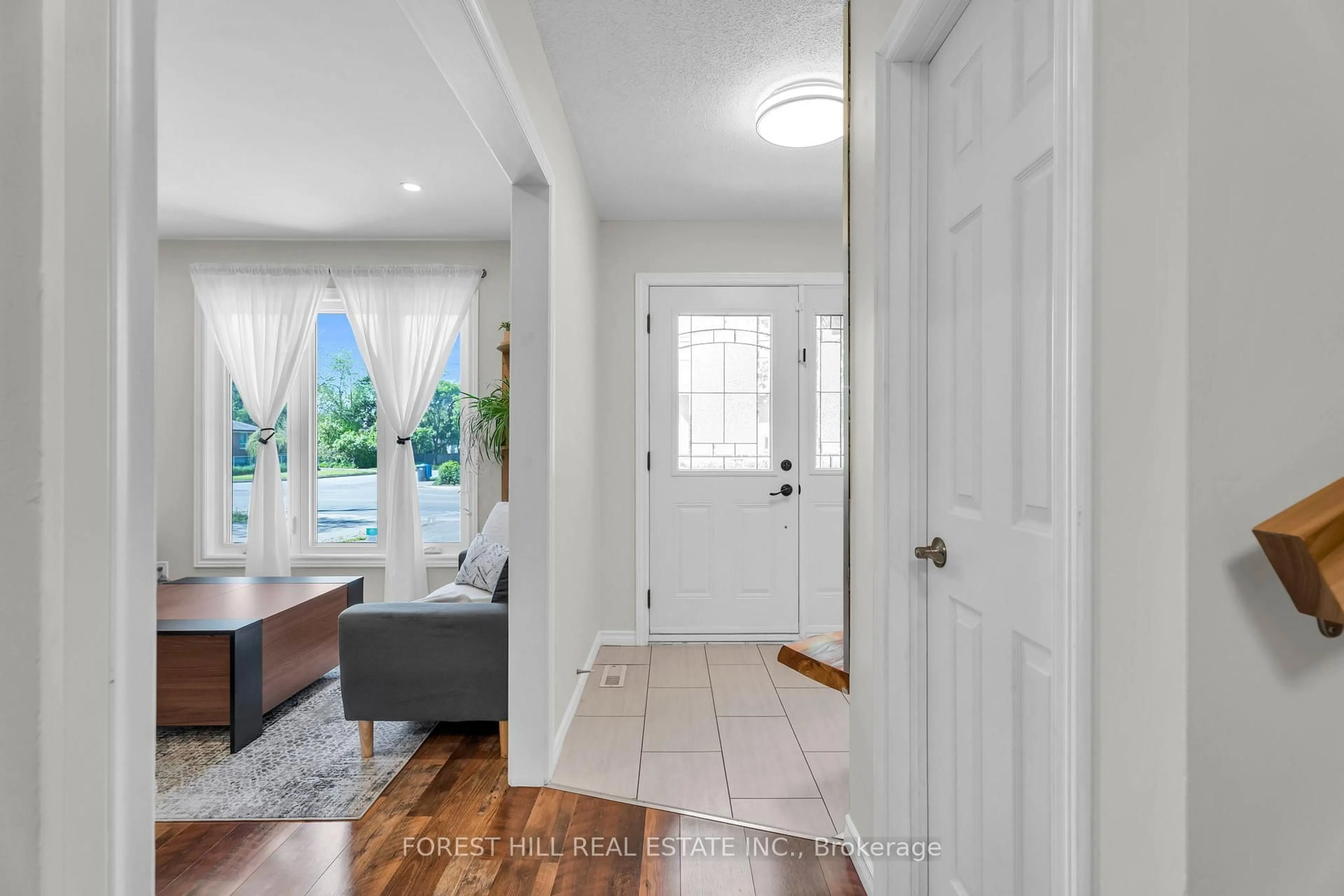 Indoor entryway for 52 Mcmurchy Ave, Brampton Ontario L6Y 1Y4