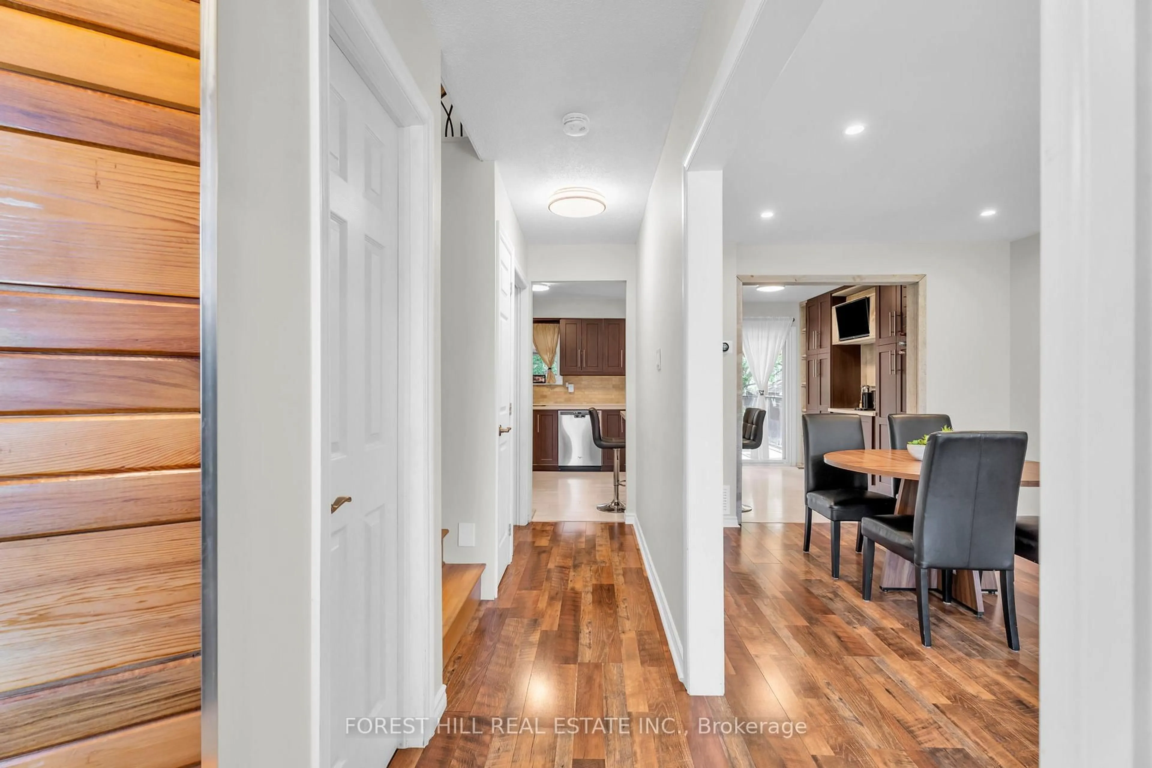 Indoor entryway for 52 Mcmurchy Ave, Brampton Ontario L6Y 1Y4