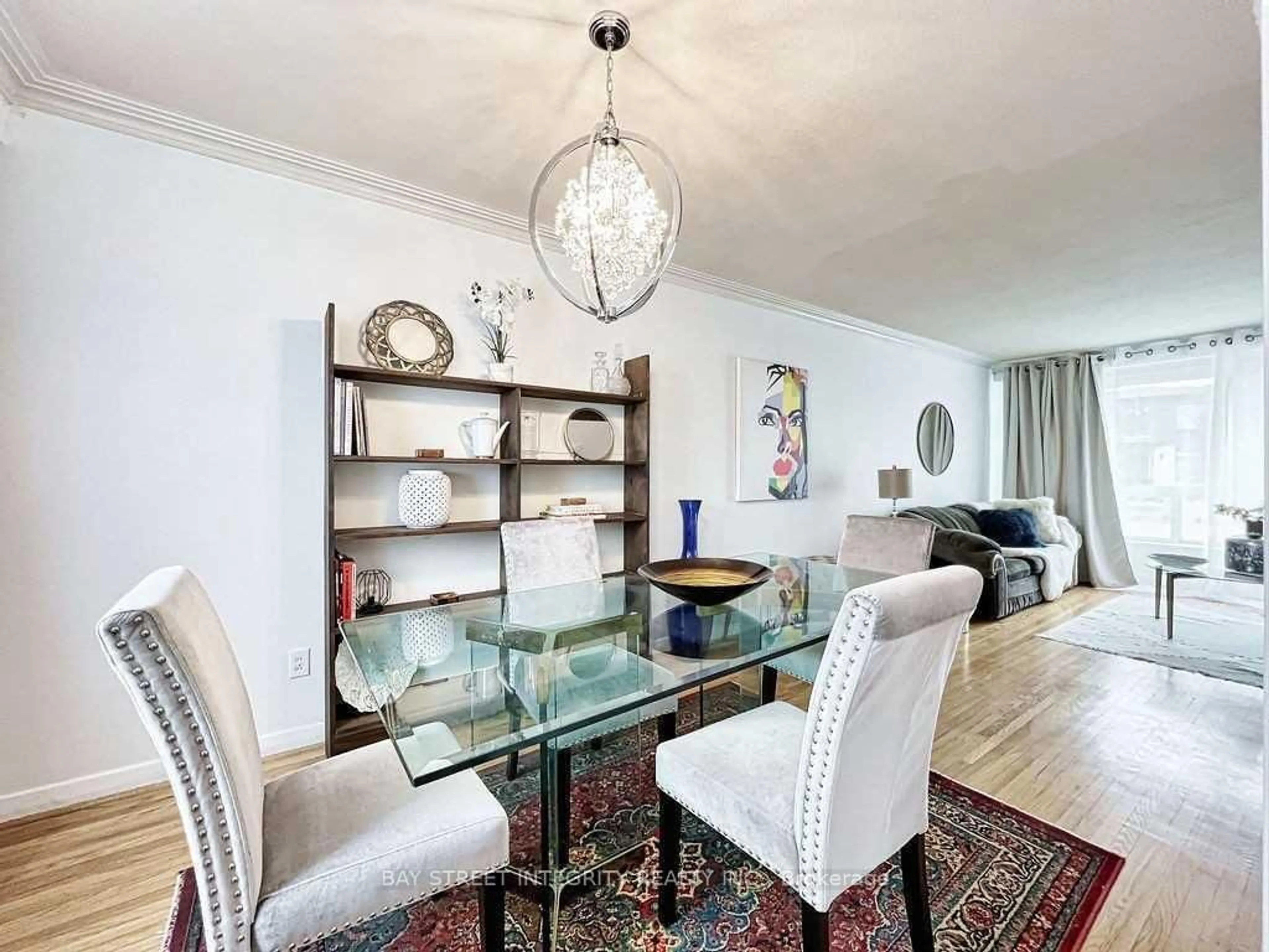 Dining room, wood/laminate floor for 505 Sandmere Pl, Oakville Ontario L6L 4G5