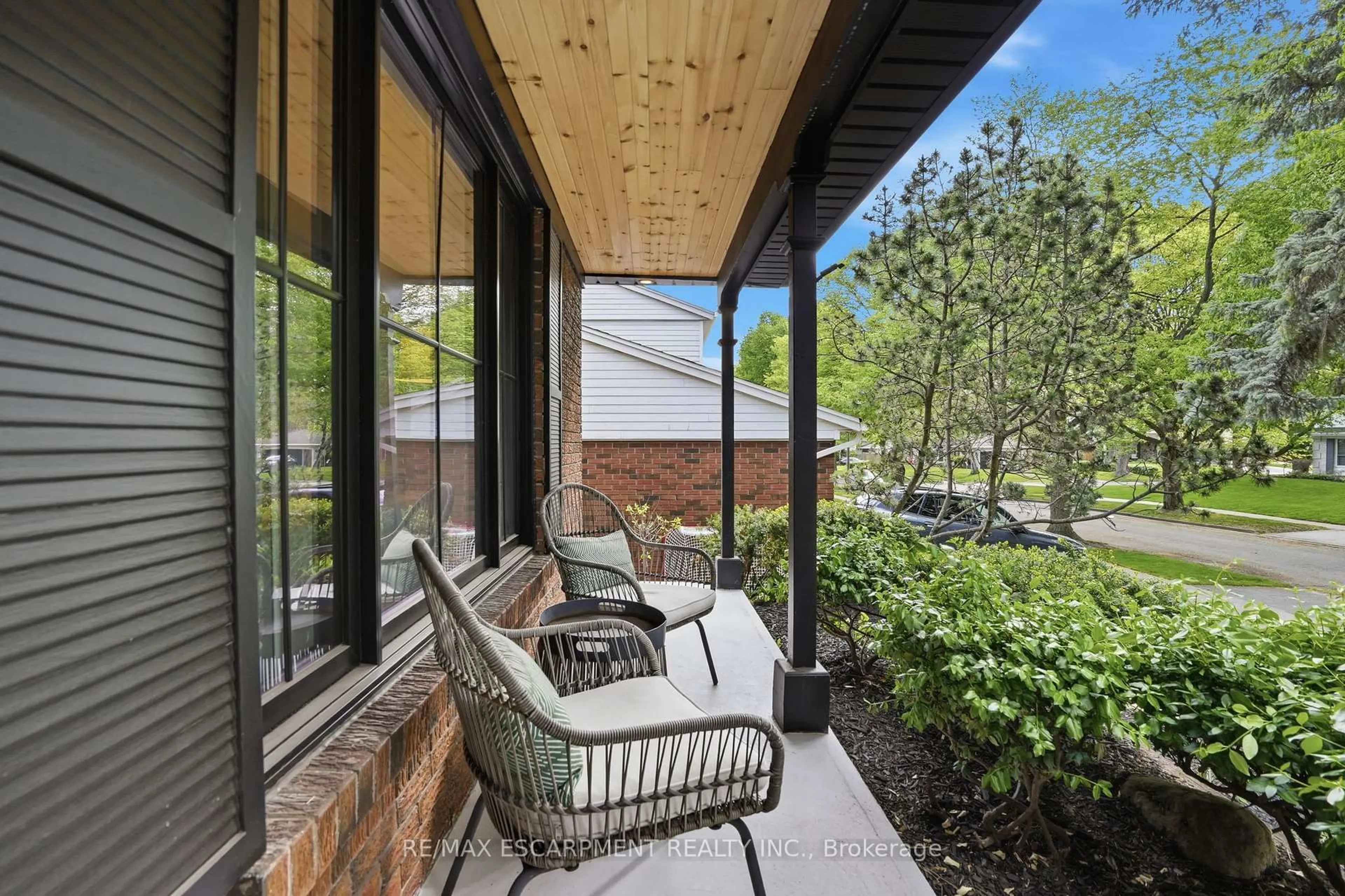 Patio, street for 345 Rankin Dr, Burlington Ontario L7N 2B2