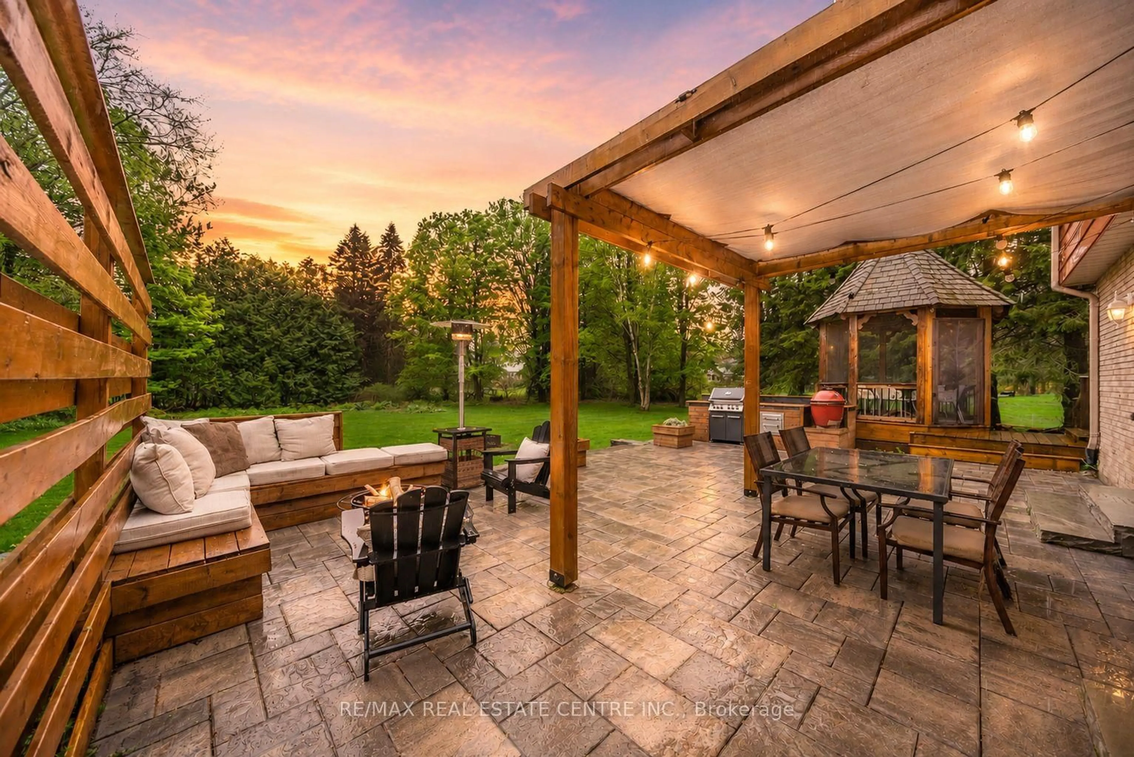 Patio, unknown for 1684 Vaughan Dr, Caledon Ontario L7K 1C5
