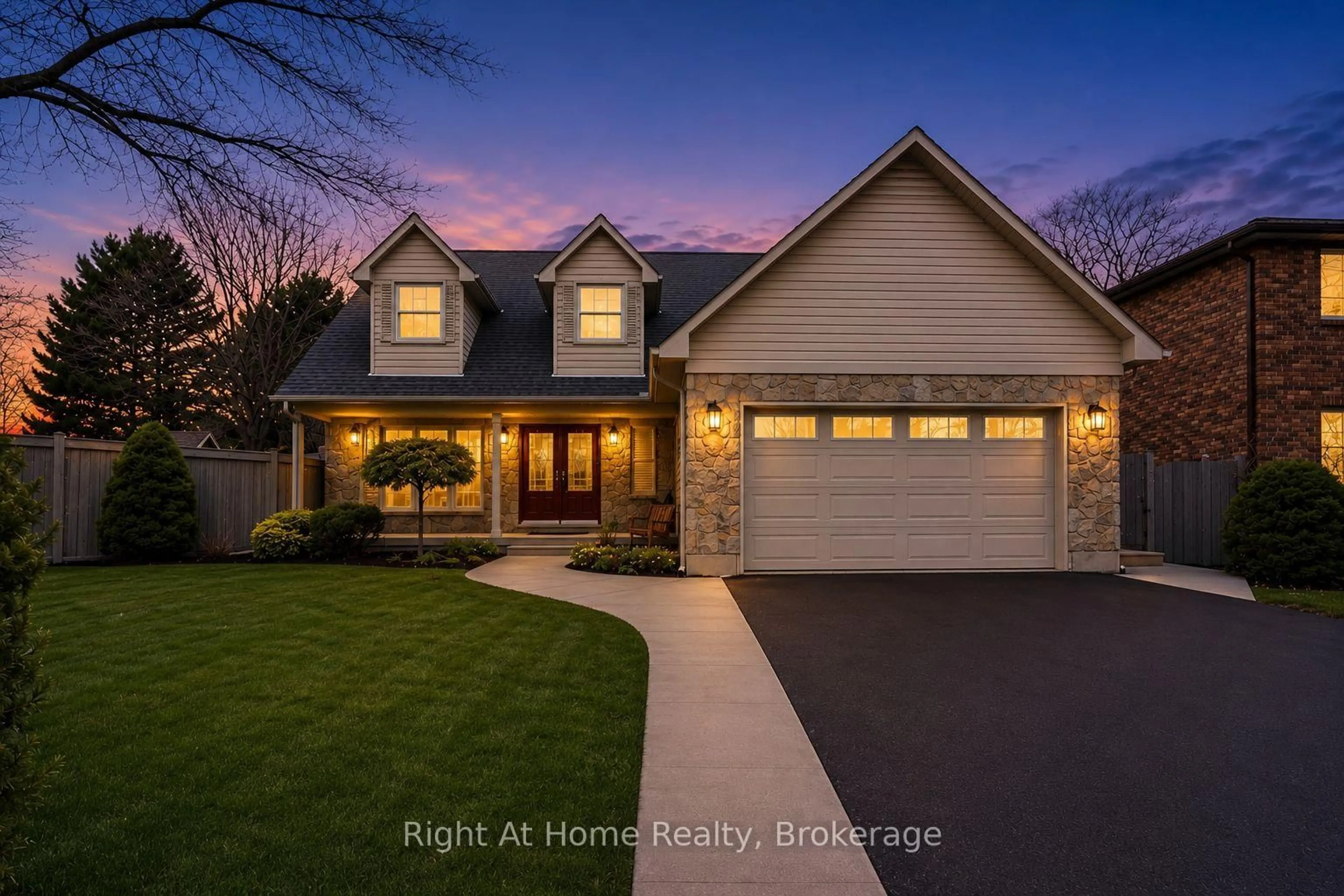 Home with vinyl exterior material, street for 437 Shoreacres Rd, Burlington Ontario L7L 5N2