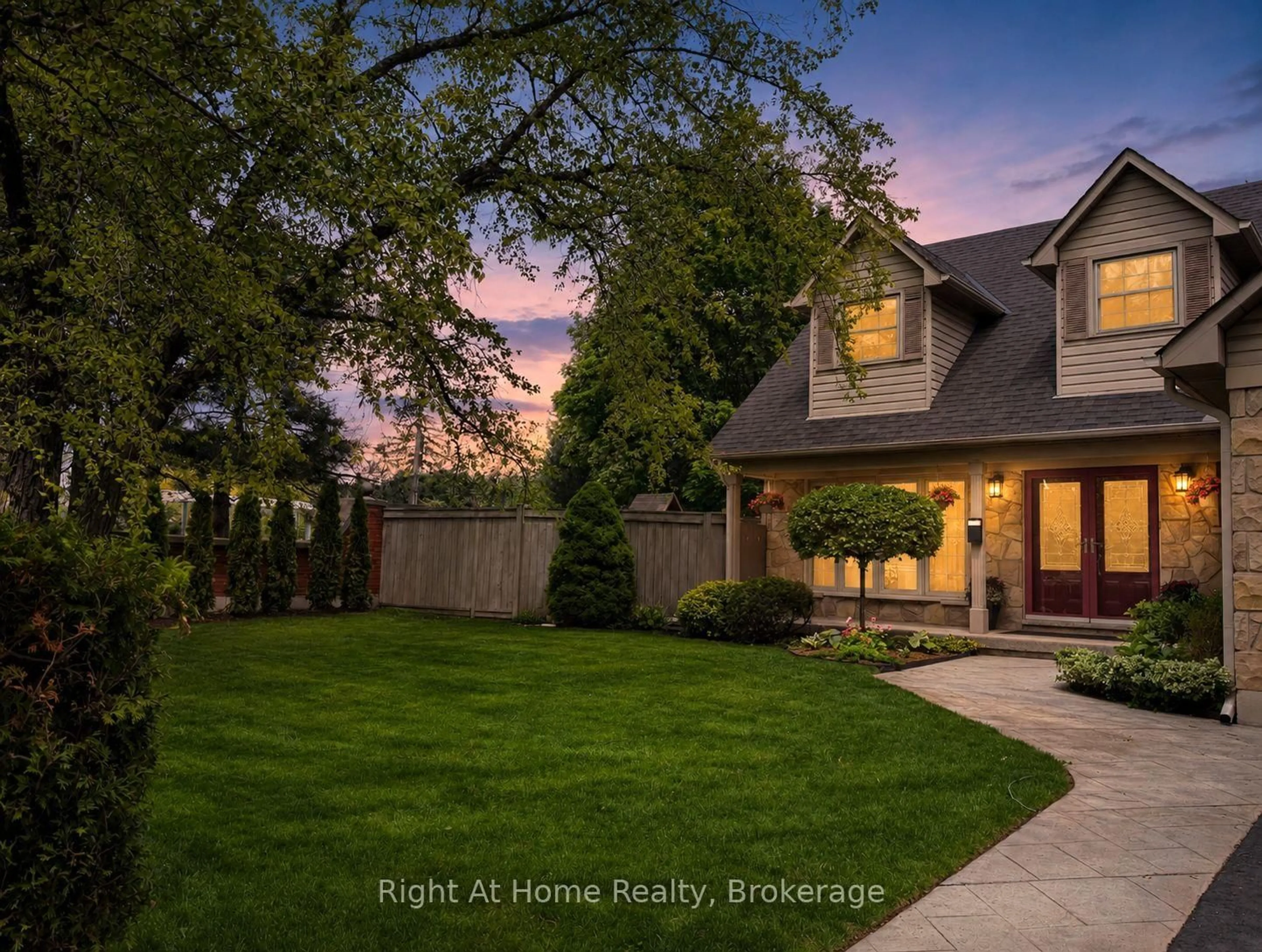 A pic from outside/outdoor area/front of a property/back of a property/a pic from drone, street for 437 Shoreacres Rd, Burlington Ontario L7L 5N2