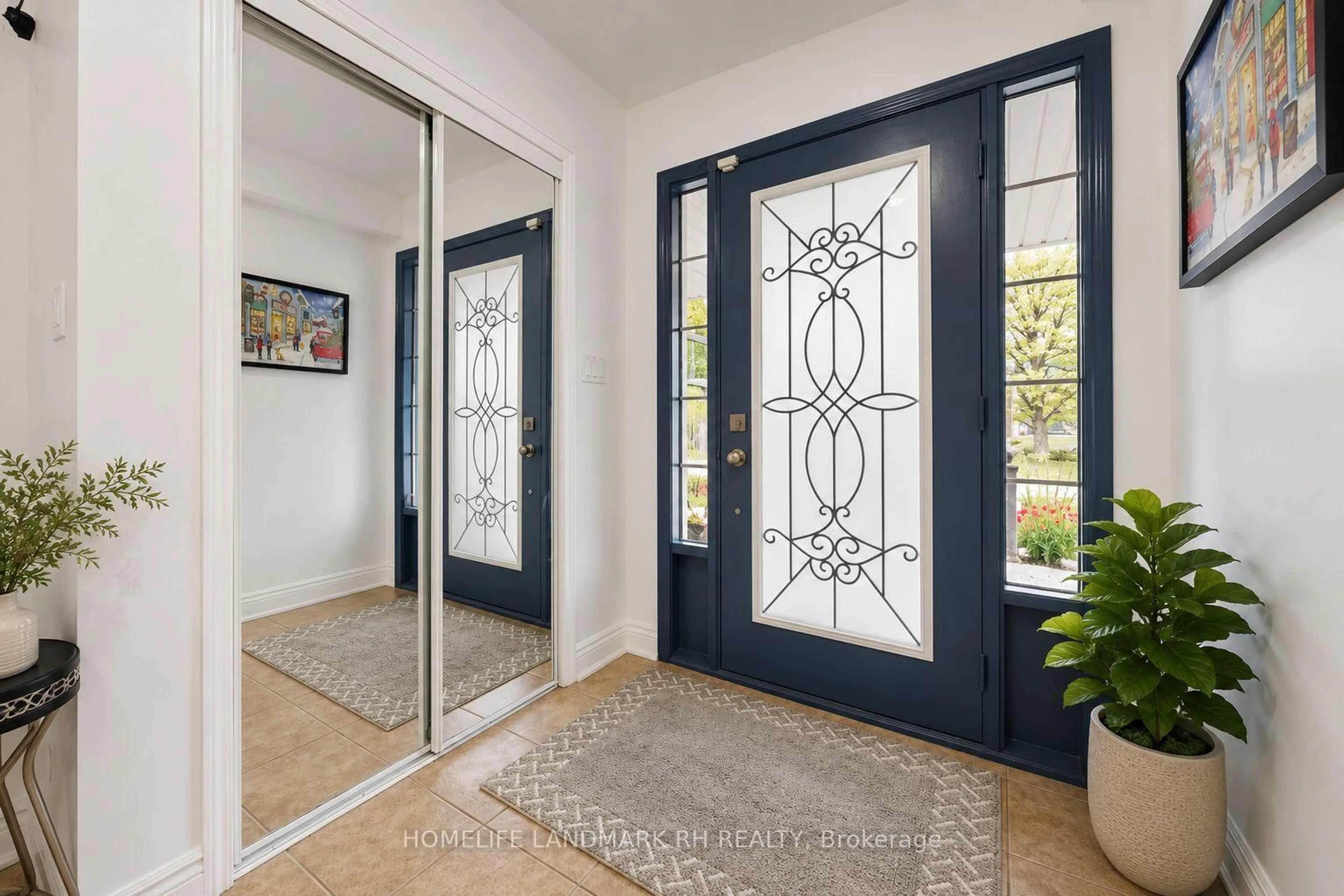 Indoor entryway for 3060 Dewridge Ave, Oakville Ontario L6M 5J1