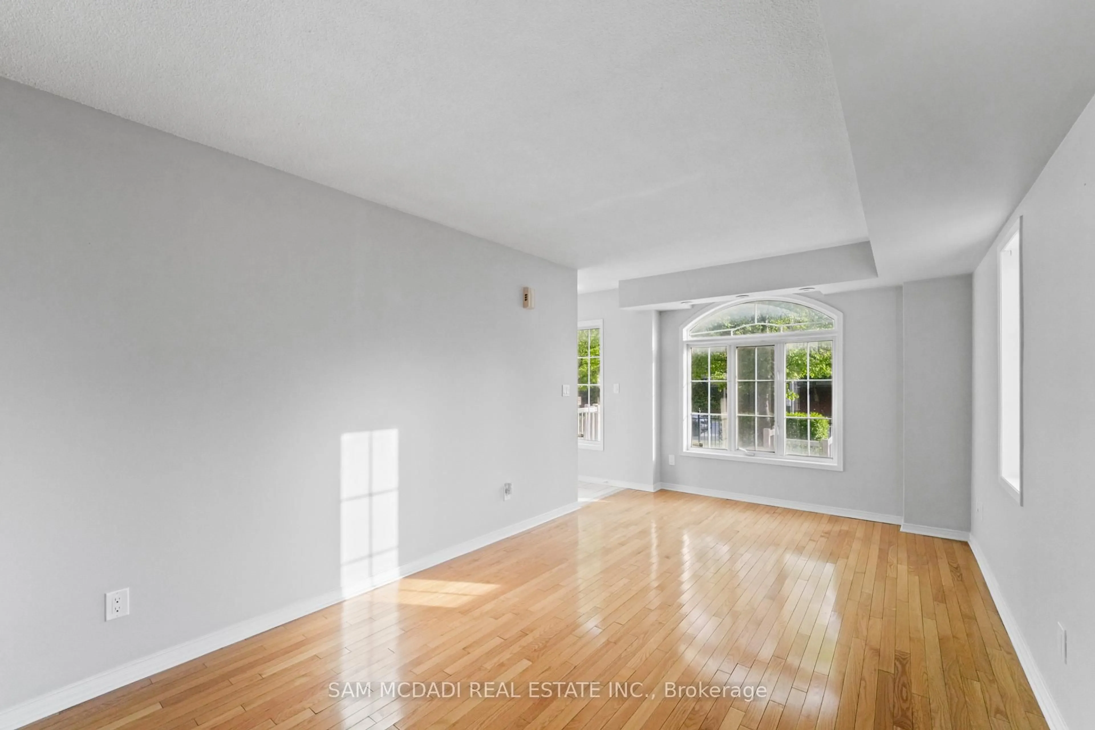 A pic of a room for 3055 Elmcreek Rd #22, Mississauga Ontario L5B 4J9
