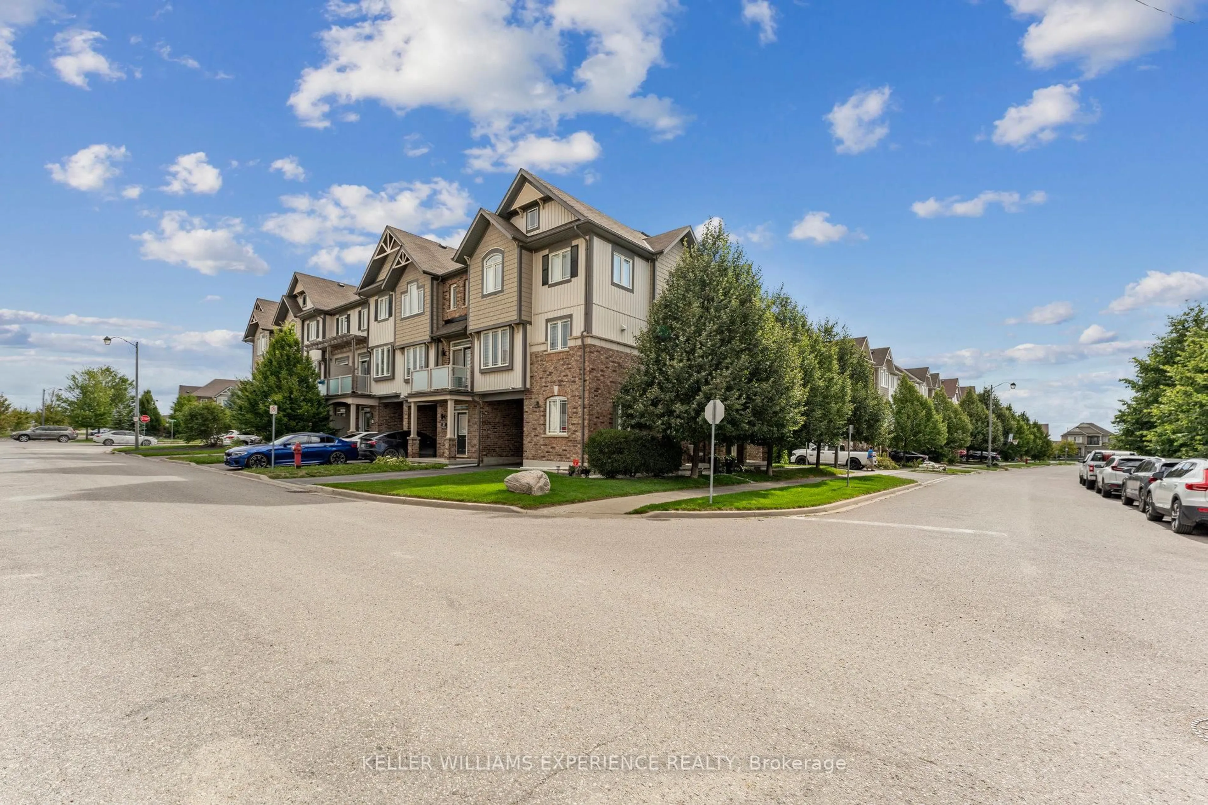 A pic from outside/outdoor area/front of a property/back of a property/a pic from drone, street for 31 Alnwick Ave, Caledon Ontario L7C 3P6