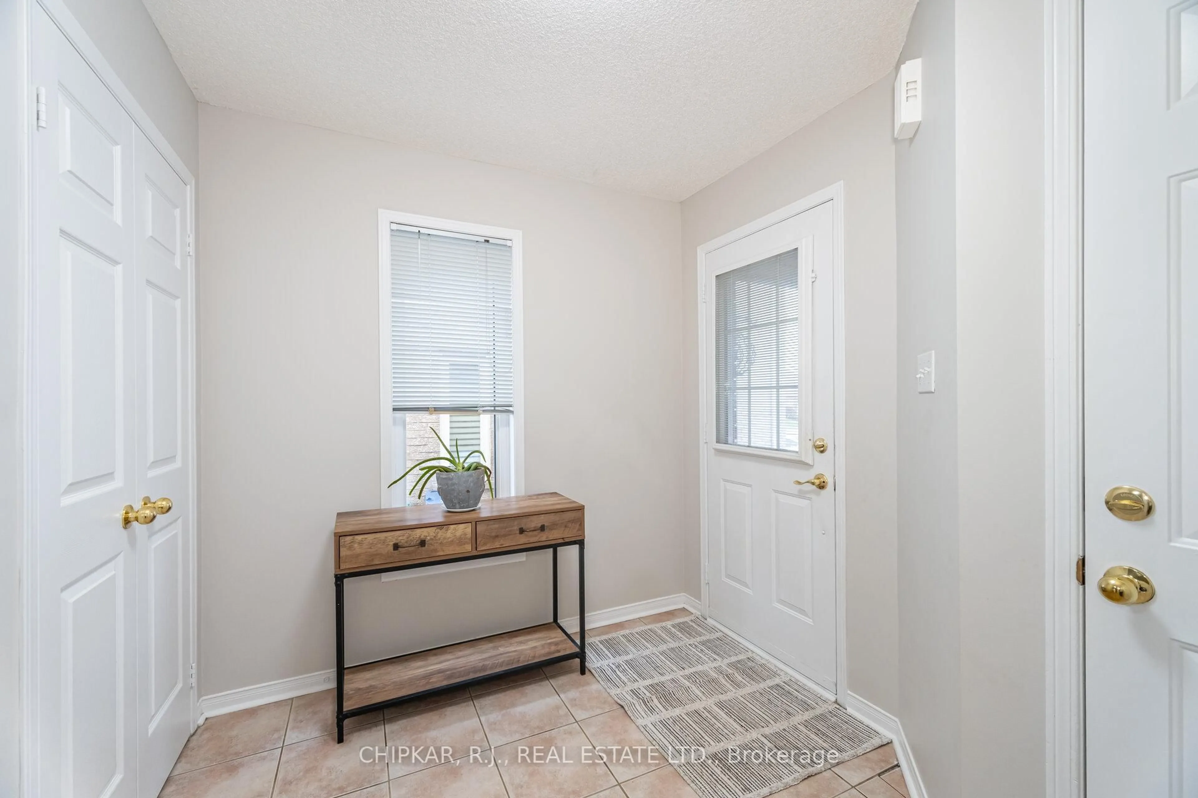 Indoor entryway for 1280 Foxglove Pl, Mississauga Ontario L5V 2N3