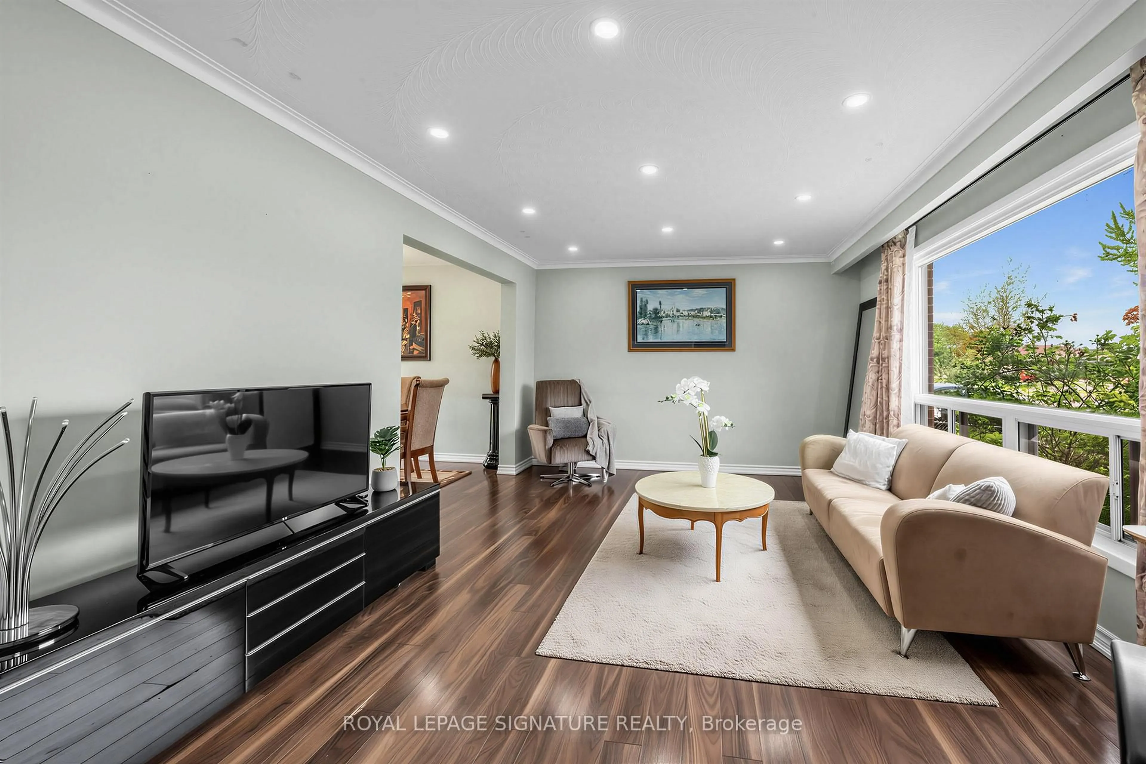 Living room with furniture, unknown for 7258 Vernor Dr, Mississauga Ontario L4T 2P4
