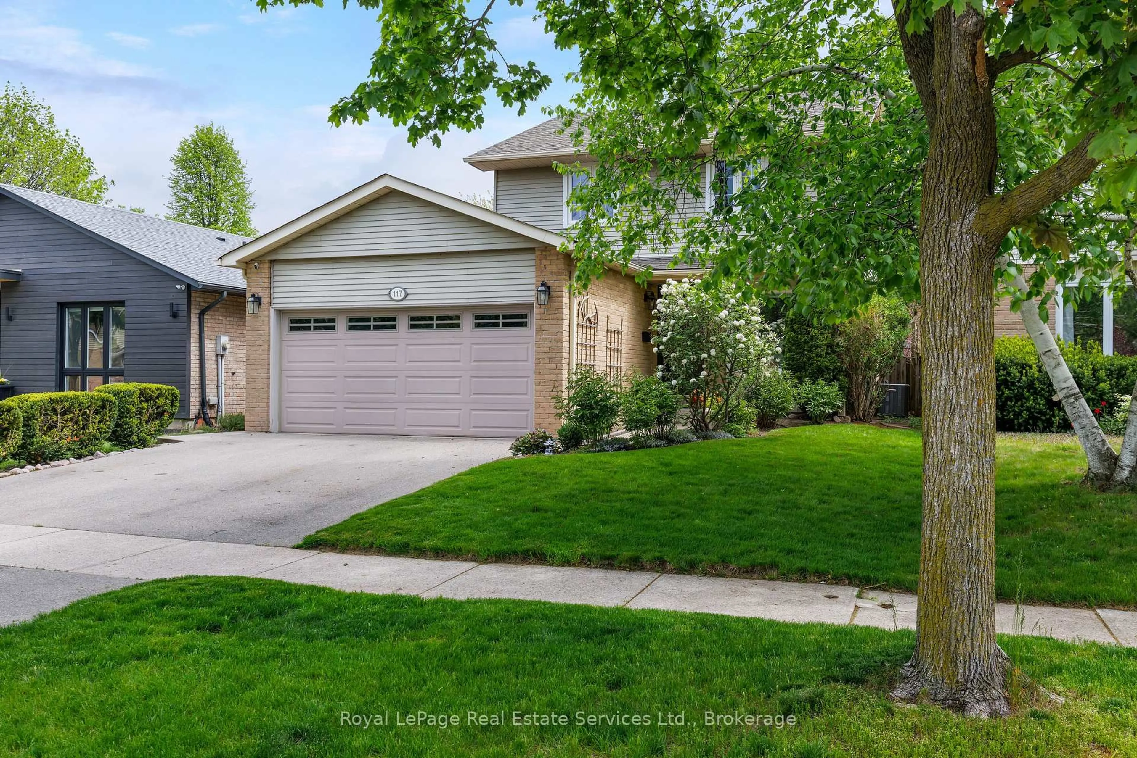 Home with vinyl exterior material, street for 117 Chalmers St, Oakville Ontario L6L 5P2
