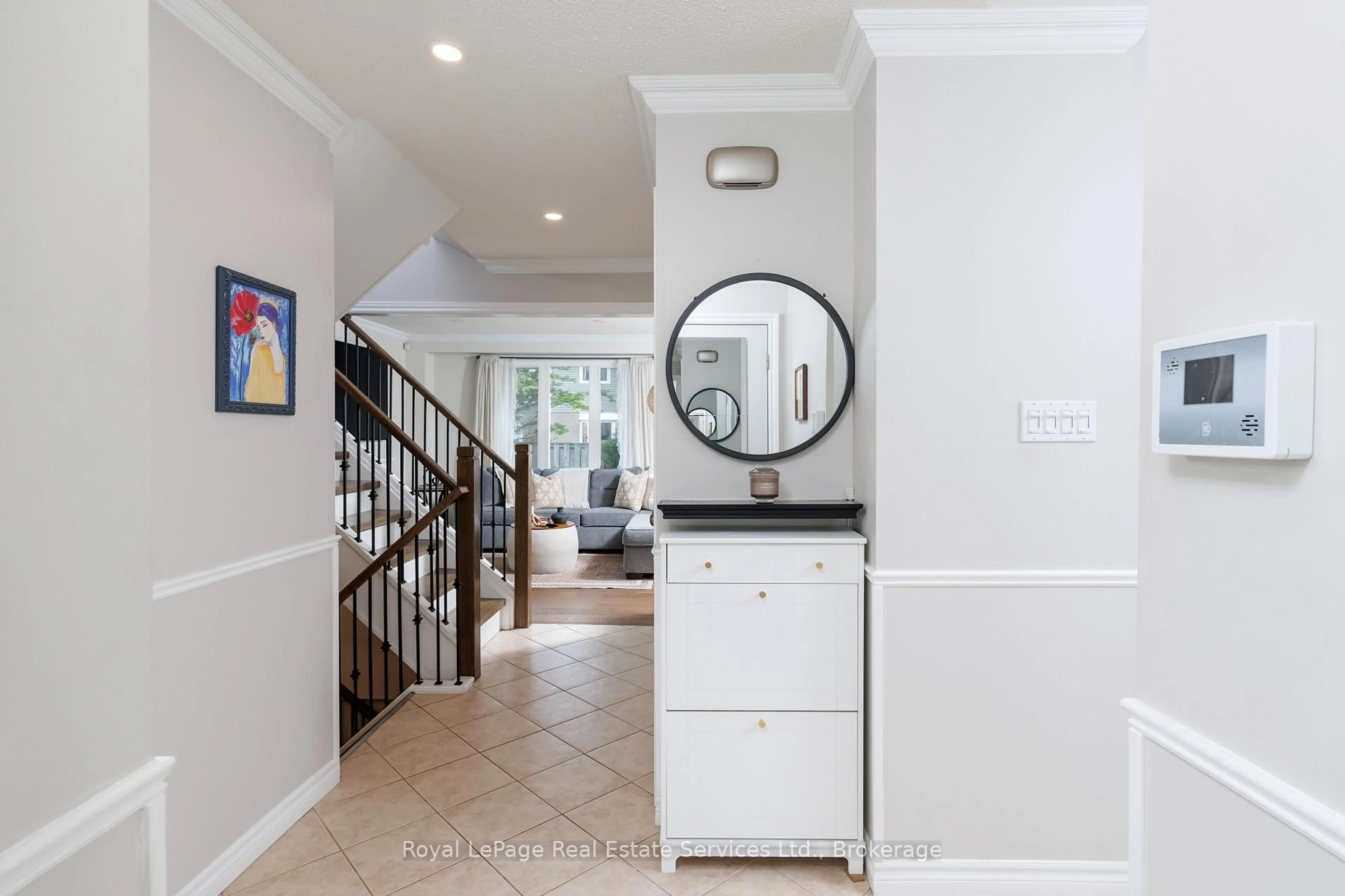 Indoor entryway for 117 Chalmers St, Oakville Ontario L6L 5P2