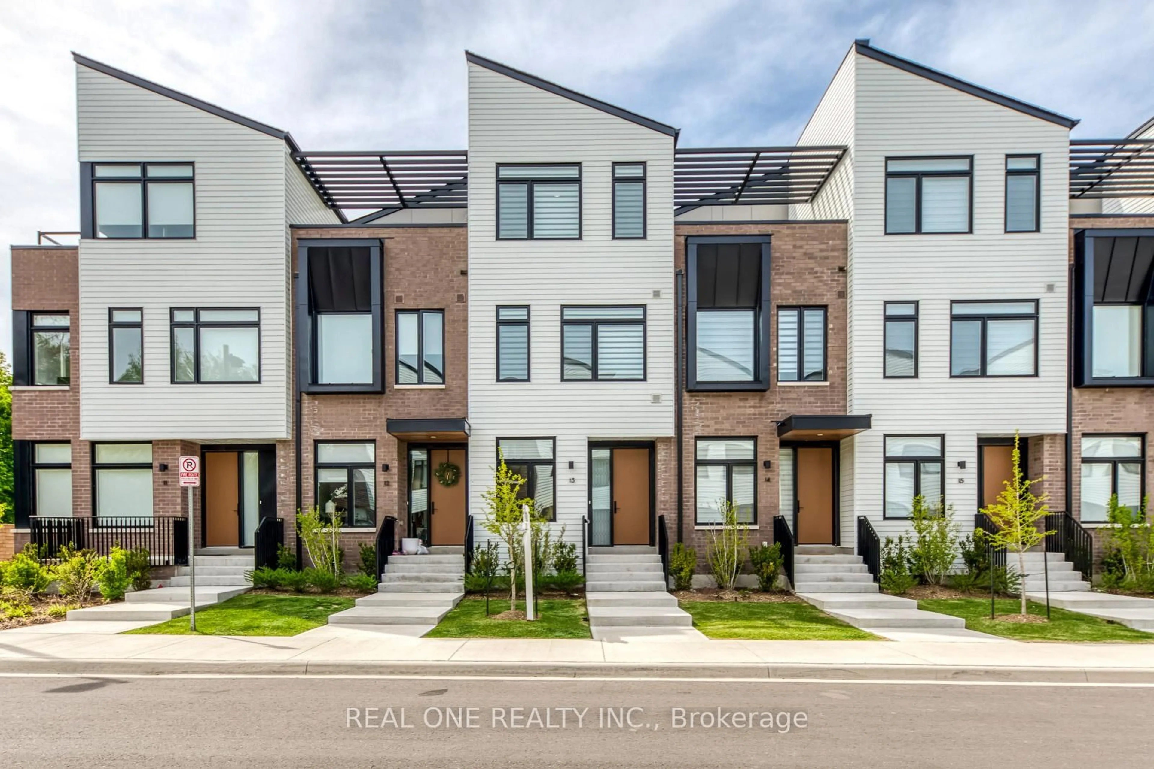 Unknown for 20 Lou Parsons Way #13, Mississauga Ontario L5H 0B2