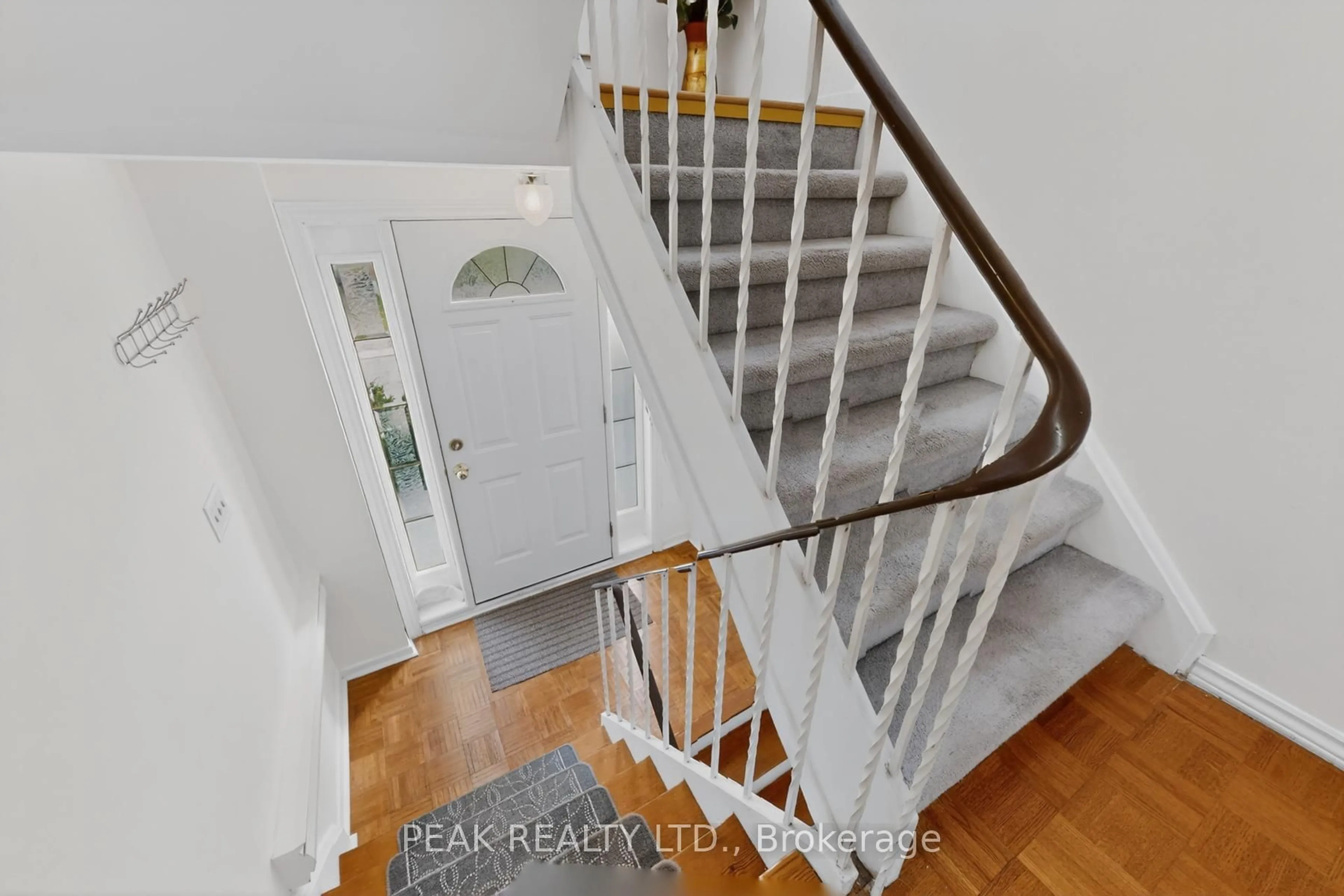 Stairs for 2380 Bromsgrove Rd #9, Mississauga Ontario L5J 4E6