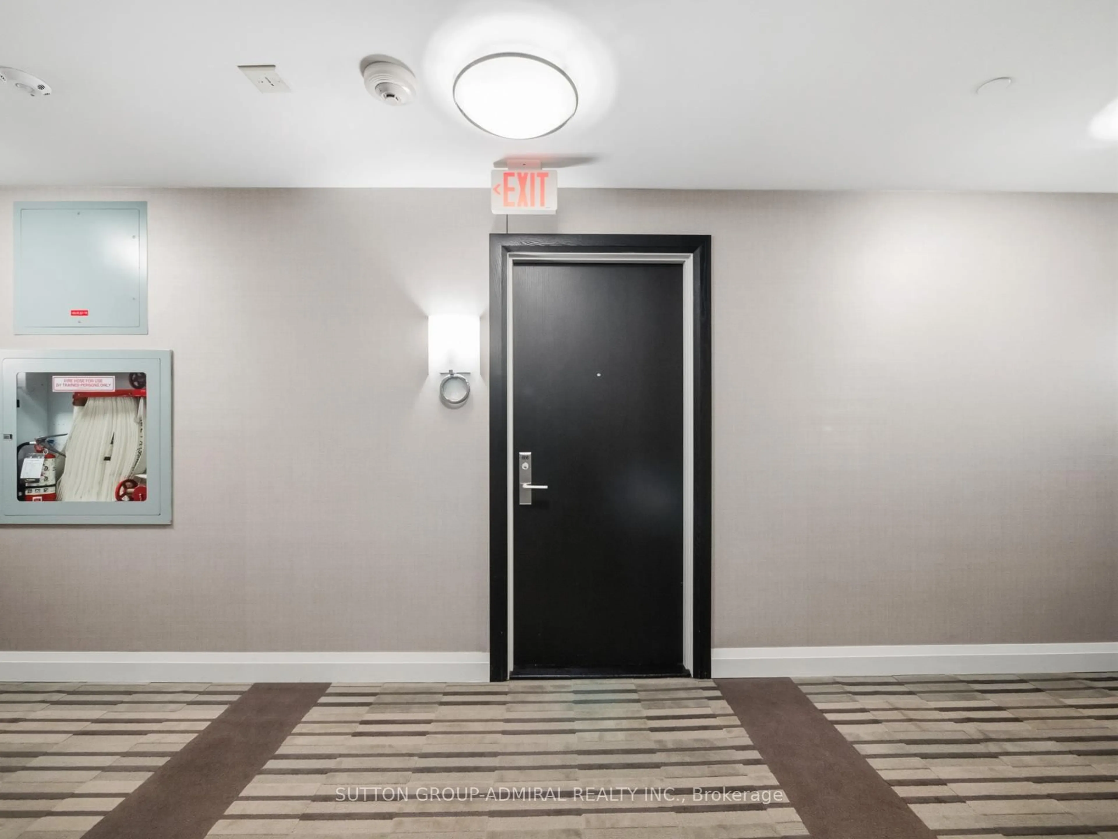 Indoor foyer for 35 Fontenay Crt #606, Toronto Ontario M9A 0C4