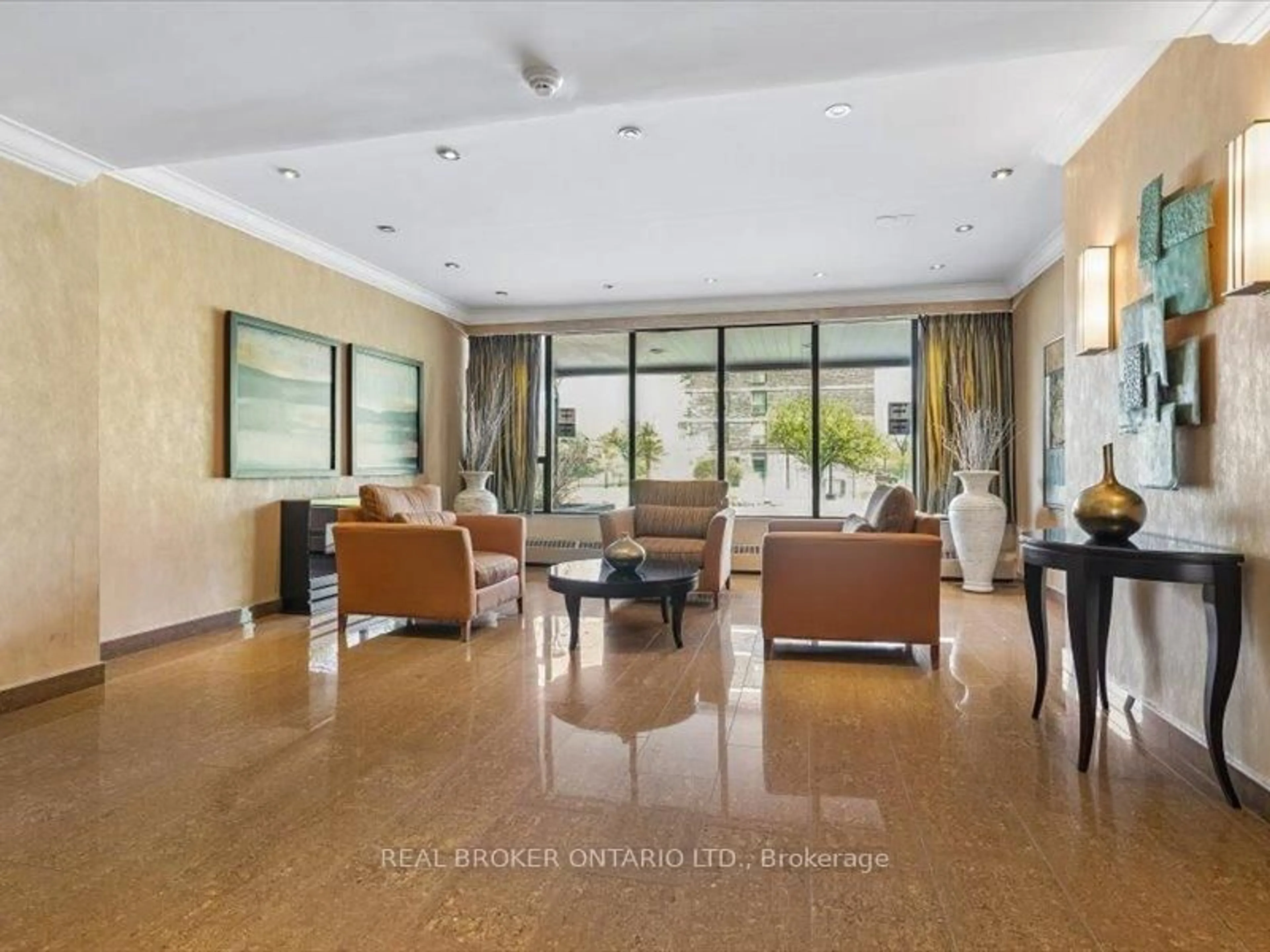 Lobby for 3170 kirwin Ave, Mississauga Ontario L5A 3R1