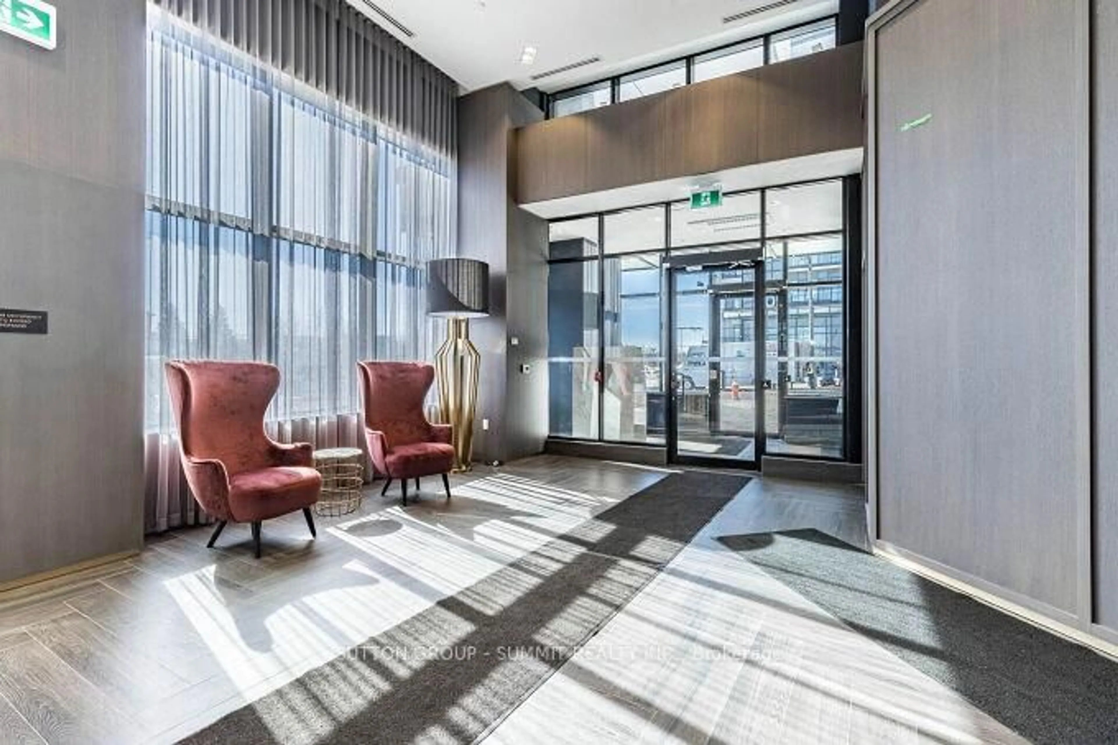 Indoor foyer for 395 DUNDAS St #504, Oakville Ontario L5M 5R8