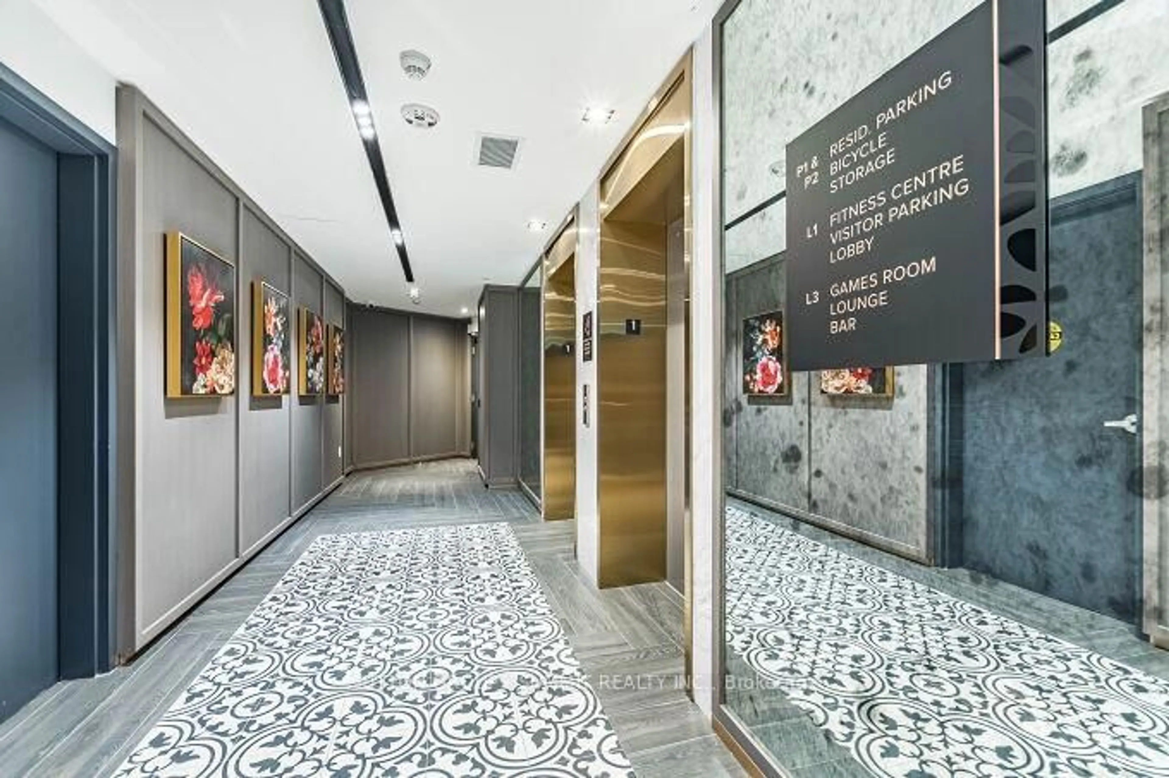 Indoor foyer for 395 DUNDAS St #504, Oakville Ontario L5M 5R8
